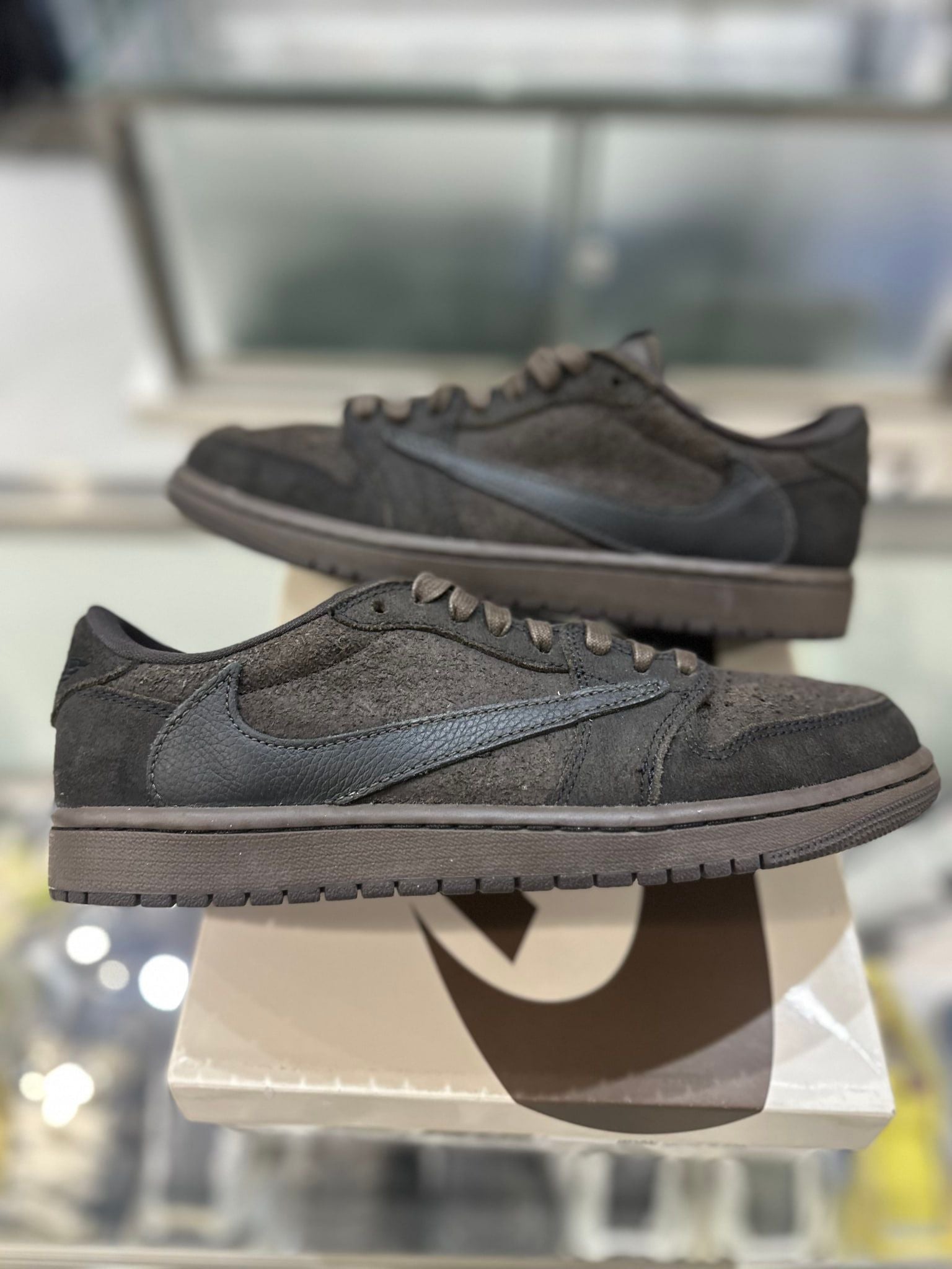 Jordan 1 Retro Low OG SP Travis Scott Velvet Brown - Pre-Owned Size 8.5