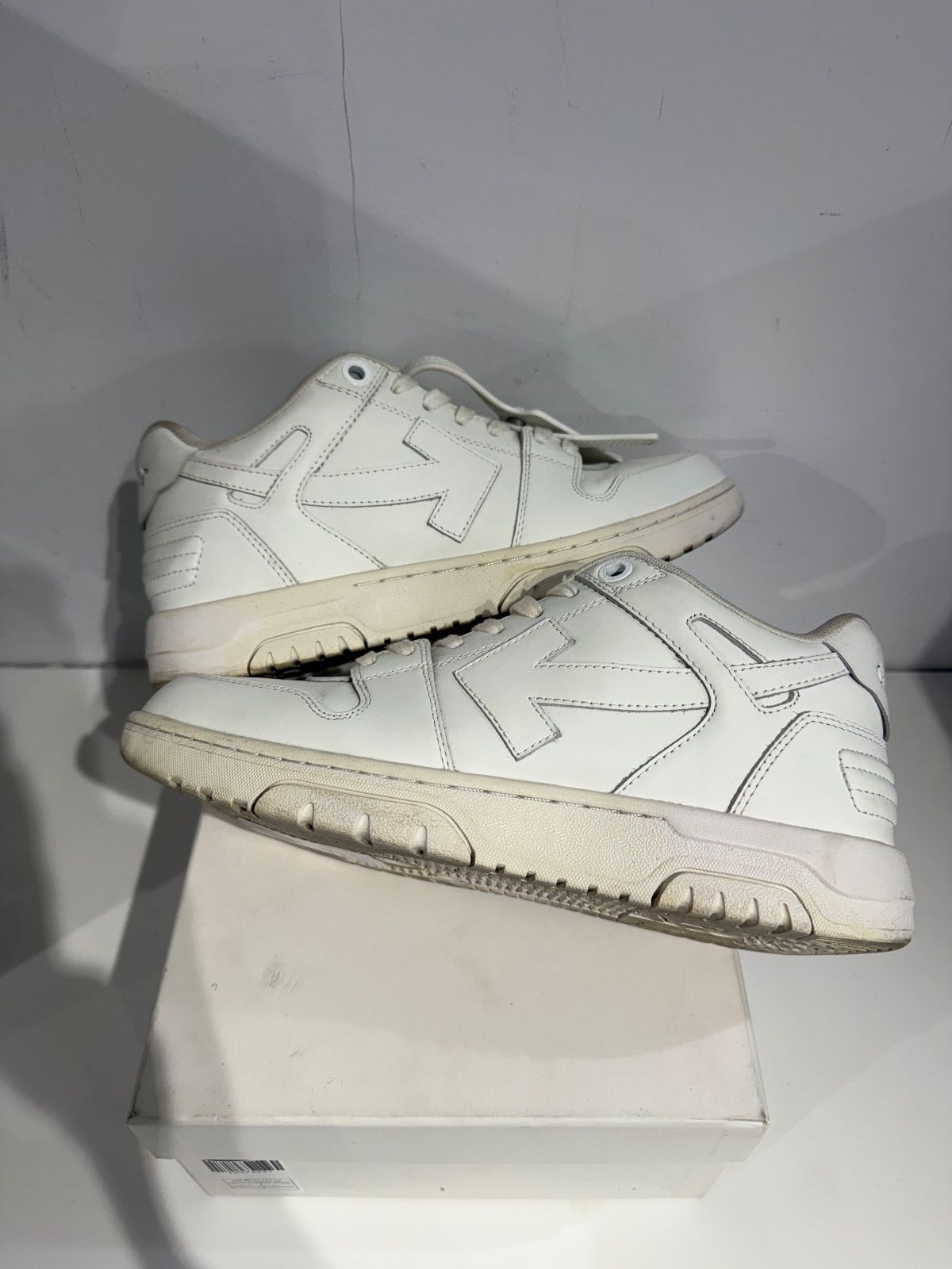 Off-White Out Of Office Sneaker White - Lightly Pre-Owned Size 9
