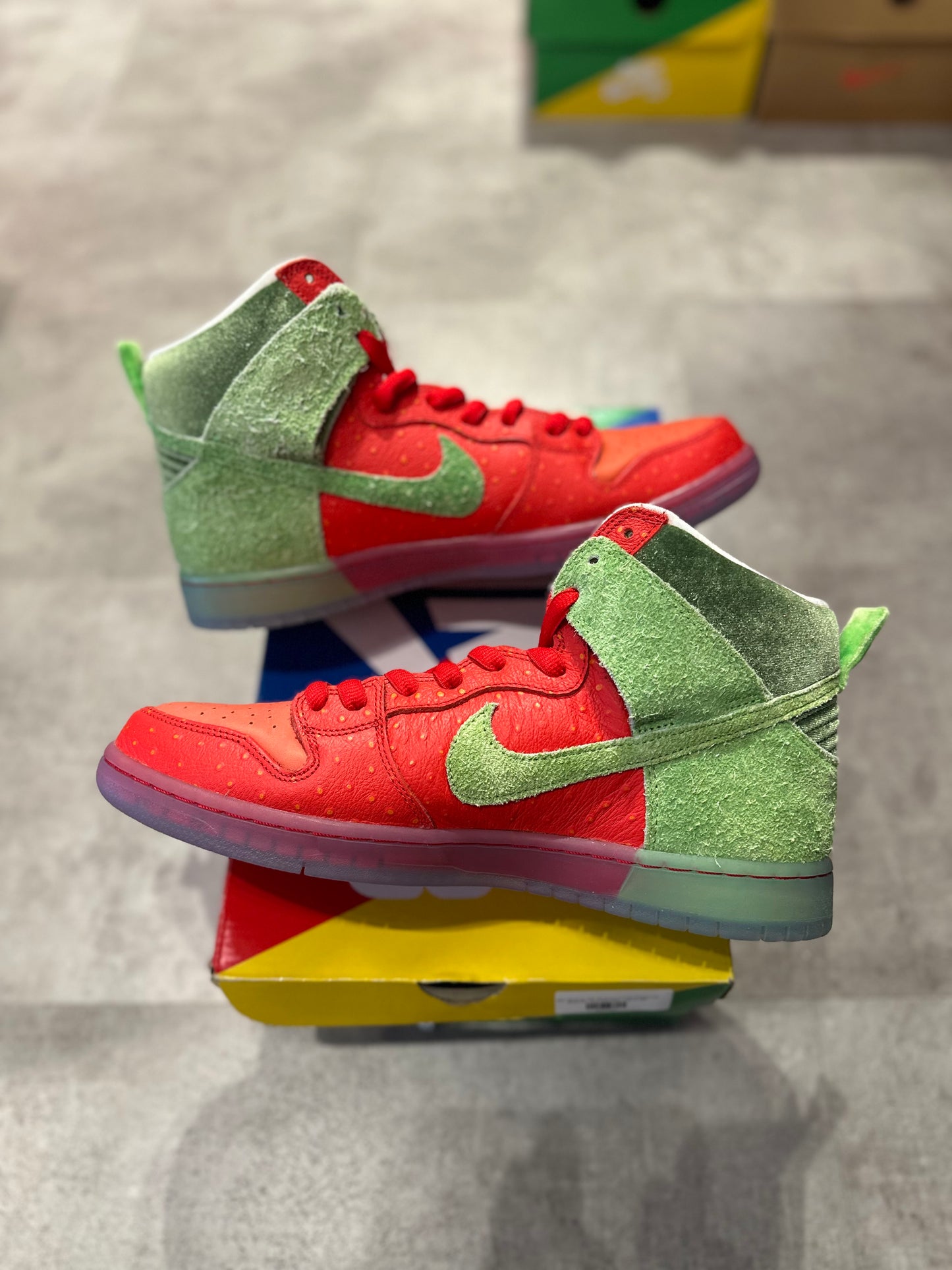 Nike SB Dunk High Strawberry Cough (Preowned)