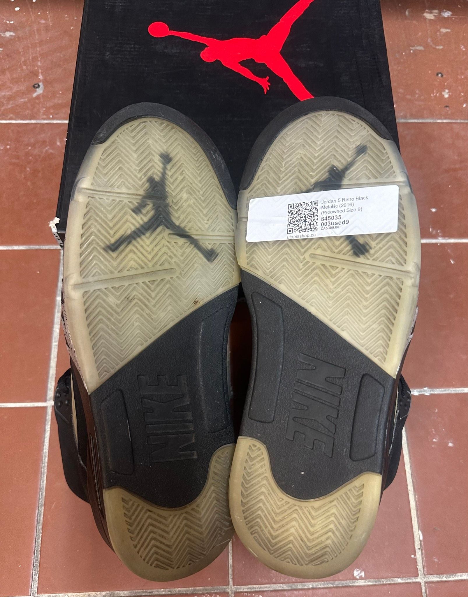 Jordan 5 Retro Black Metallic (2016) - Pre-Owned Size 9