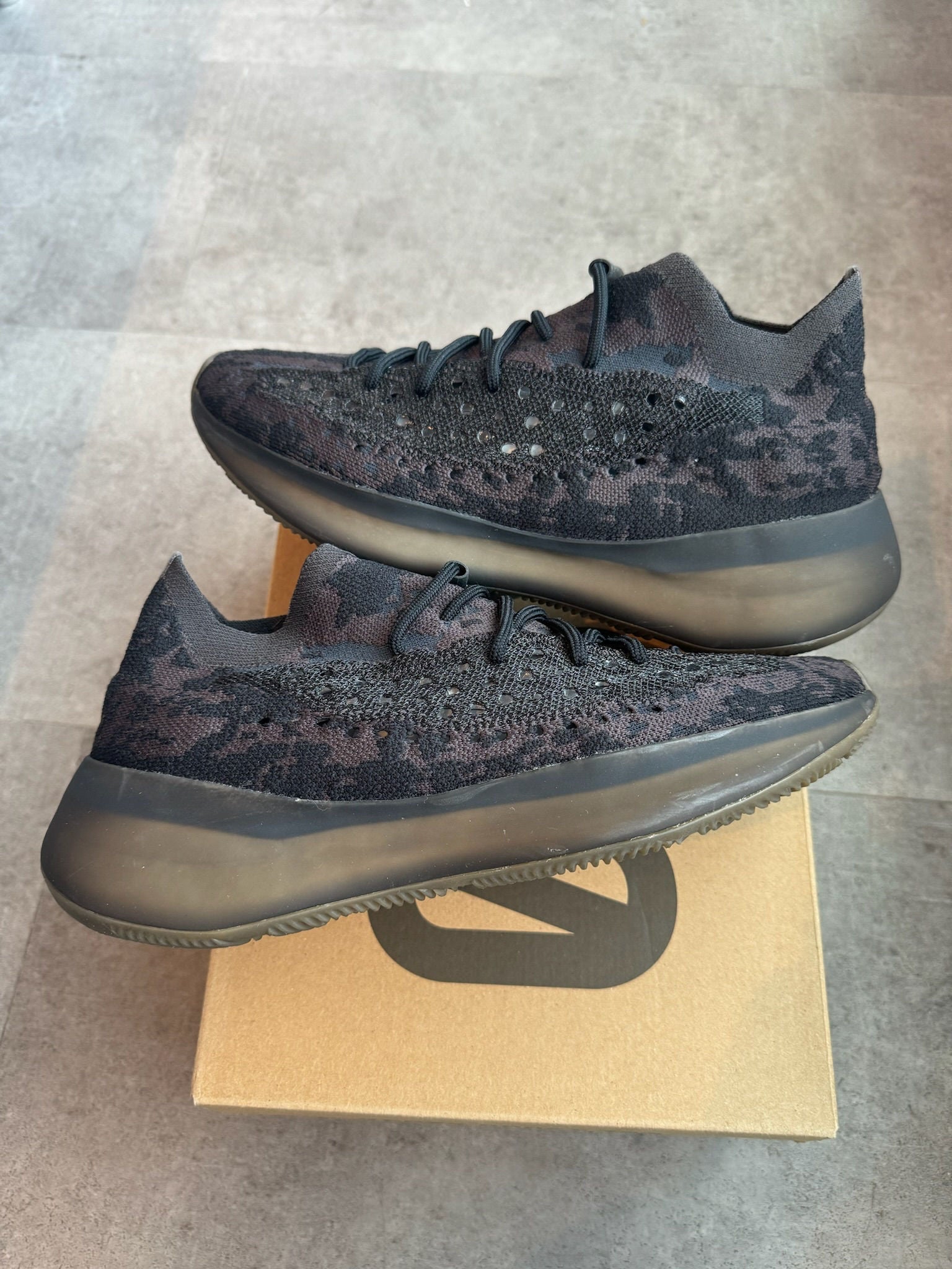 adidas Yeezy Boost 380 Onyx - Pre-Owned Size 10