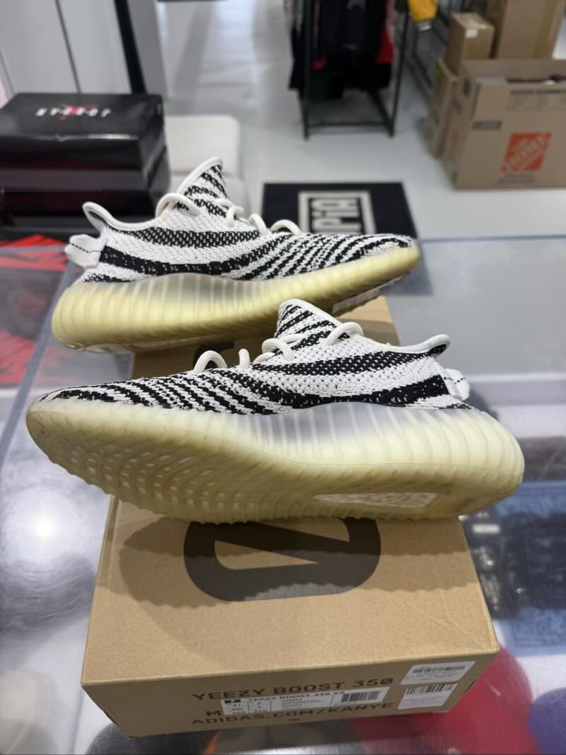 Adidas Yeezy Boost 350 V2 Zebra - Pre-Owned Size 7.5