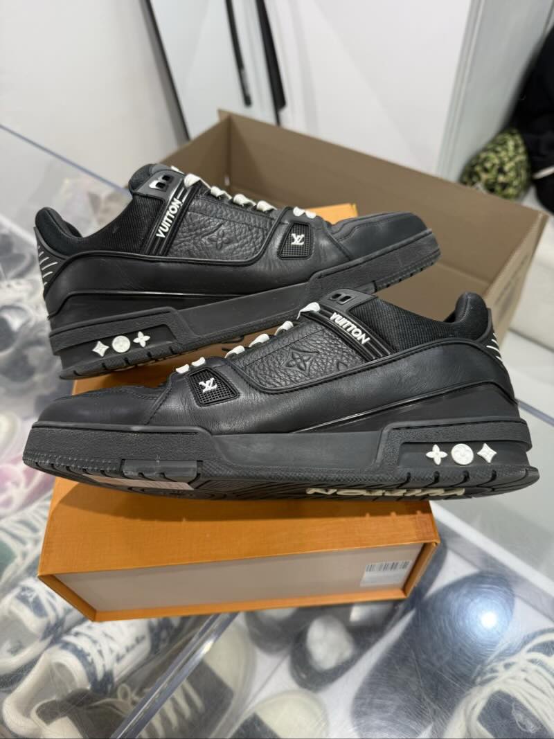 Louis Vuitton Trainer Black Embossed Monogram - Pre-Owned Size 10.5