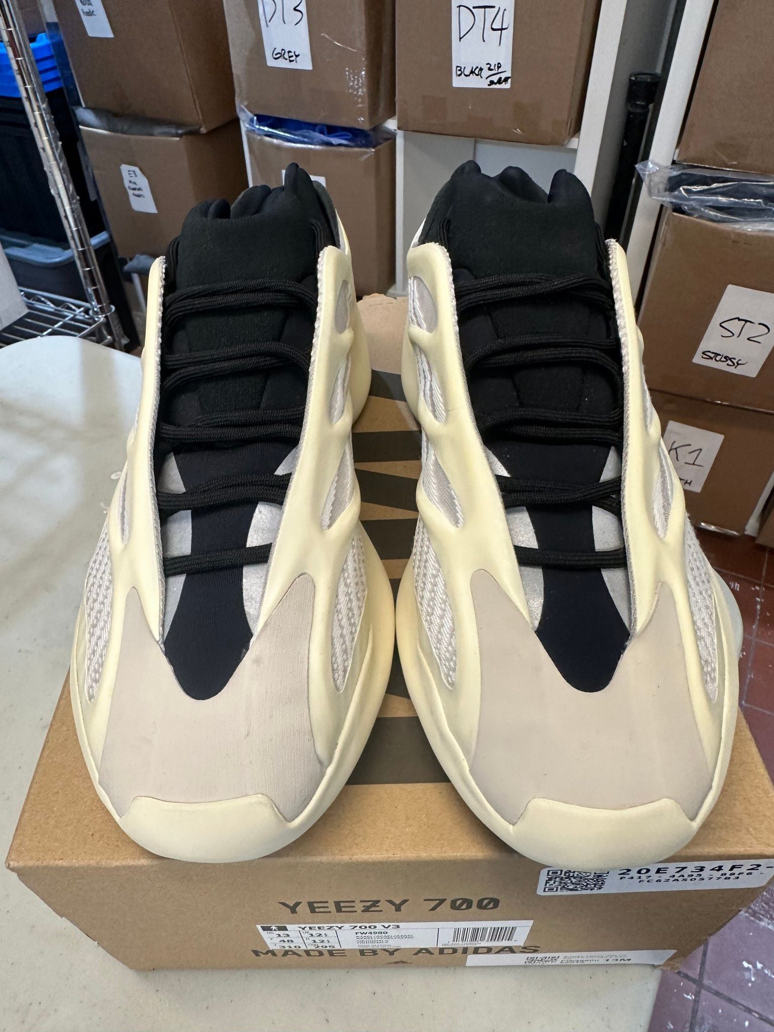 Adidas Yeezy 700 V3 Azael - Pre-Owned Size 13