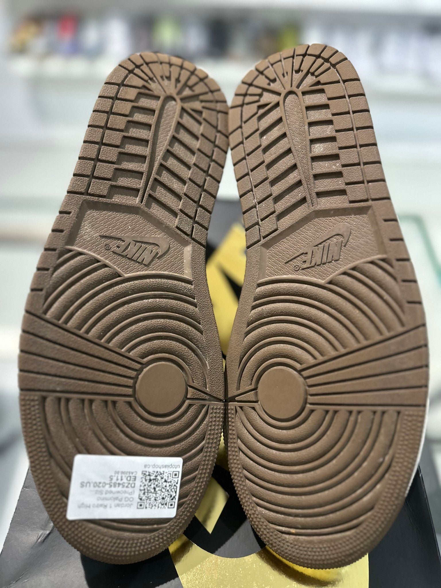 Jordan 1 Retro High OG Palomino - Pre-Owned Size 11.5