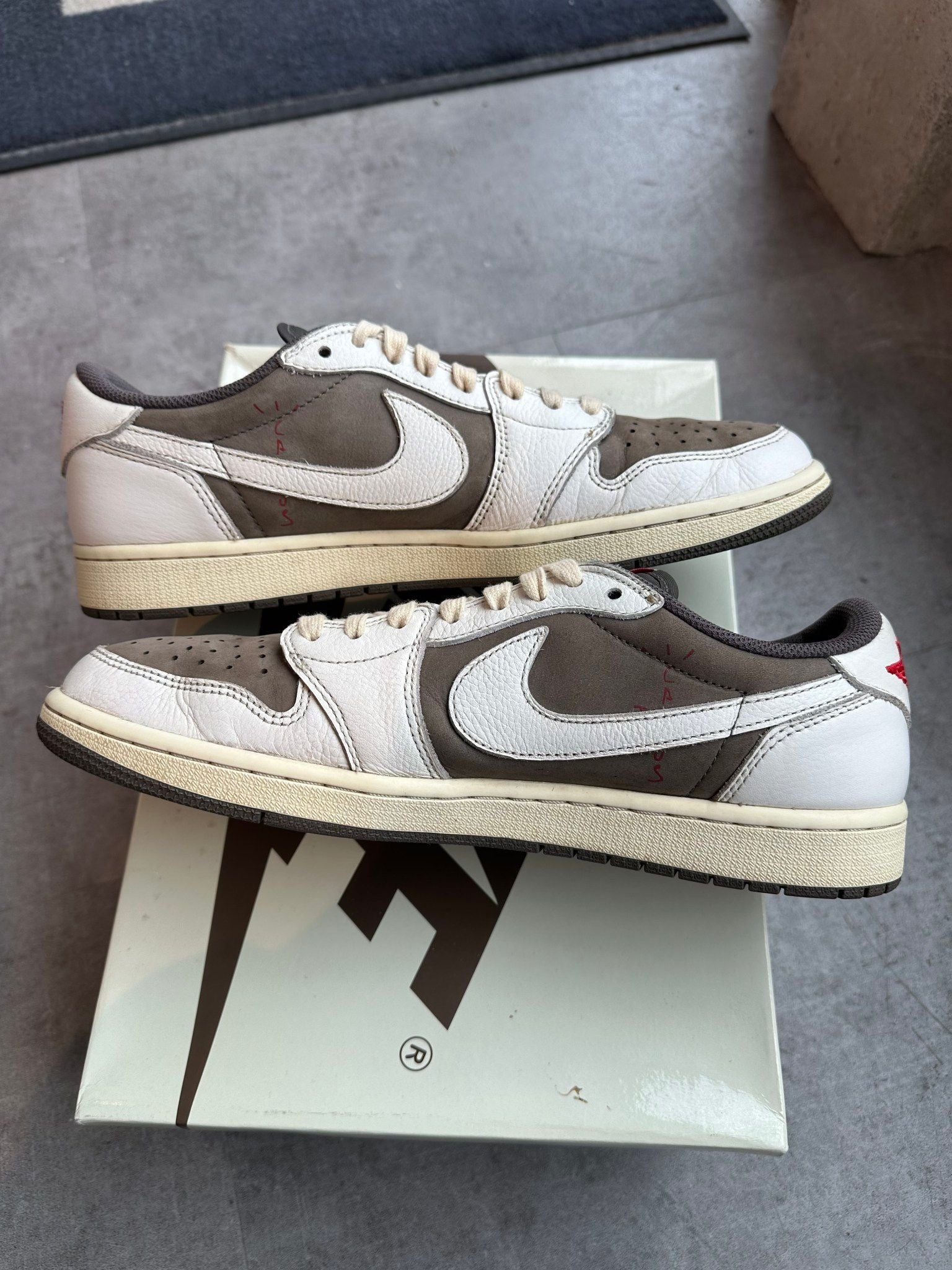 Jordan 1 Retro Low OG SP Travis Scott Reverse Mocha - Pre-Owned Size 11