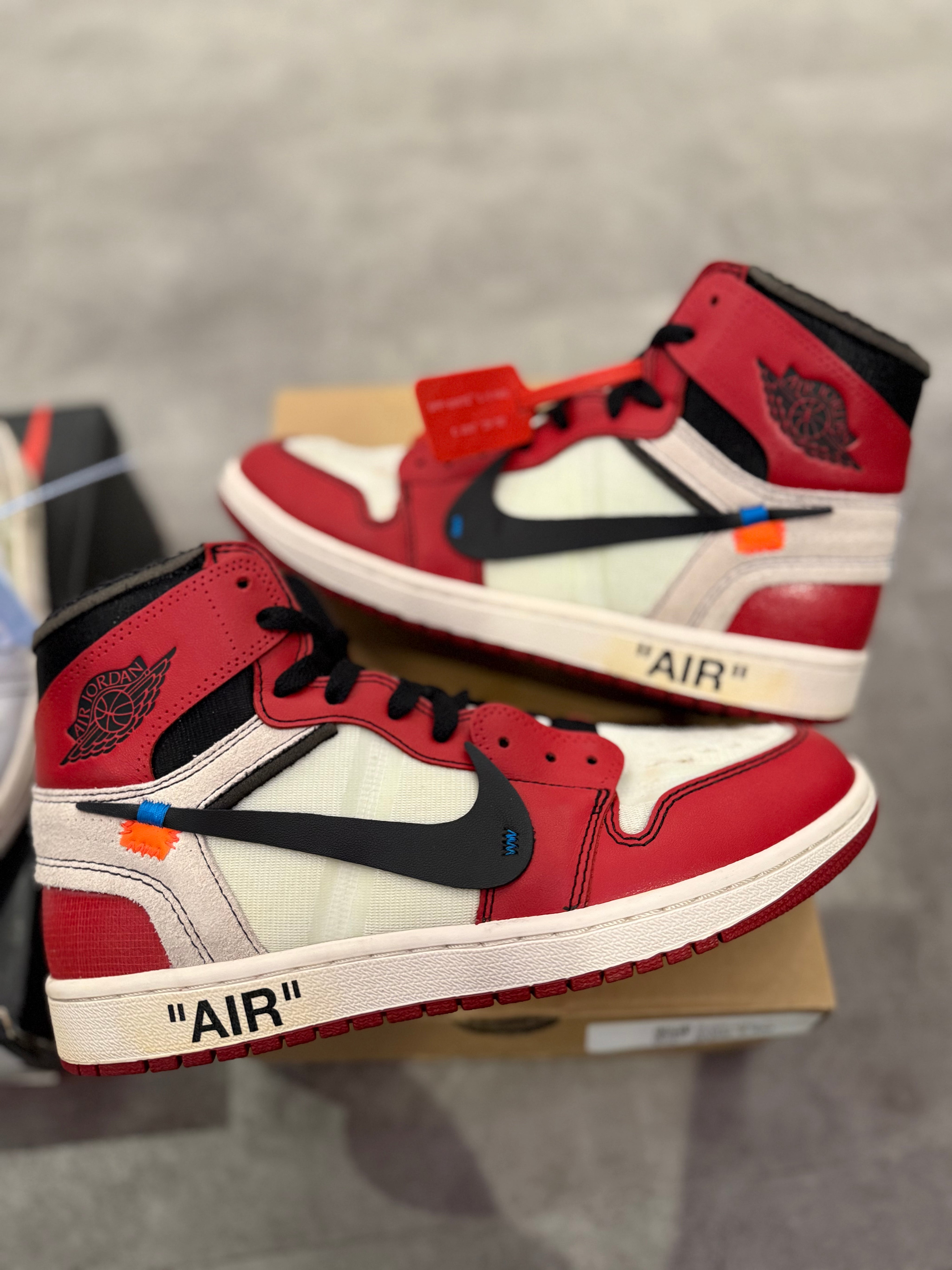 Air Jordan 1 Retro High Off-White Chicago (Preowned Size 9.5)