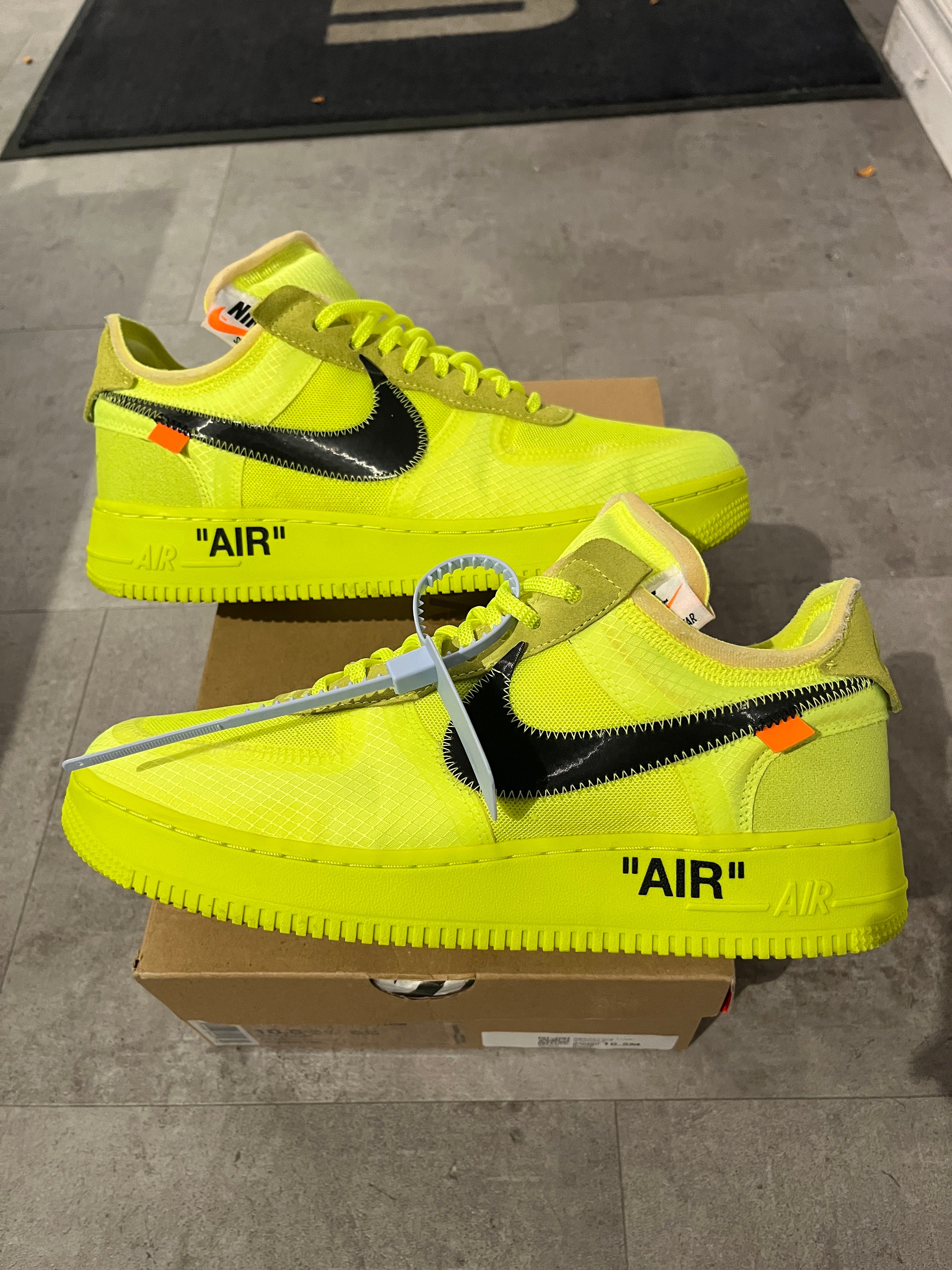 Nike Air Force 1 Low Off-White Volt (Preowned)