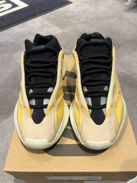 Adidas Yeezy Boost 700 v3 Mono Safflower (Preowned)