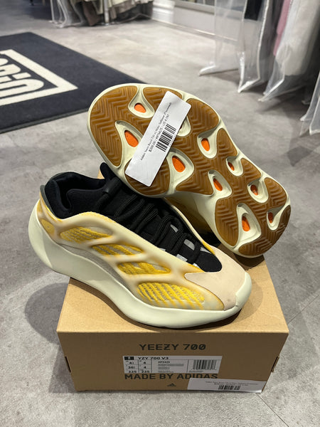 Adidas Yeezy Boost 700 v3 Mono Safflower (Preowned)