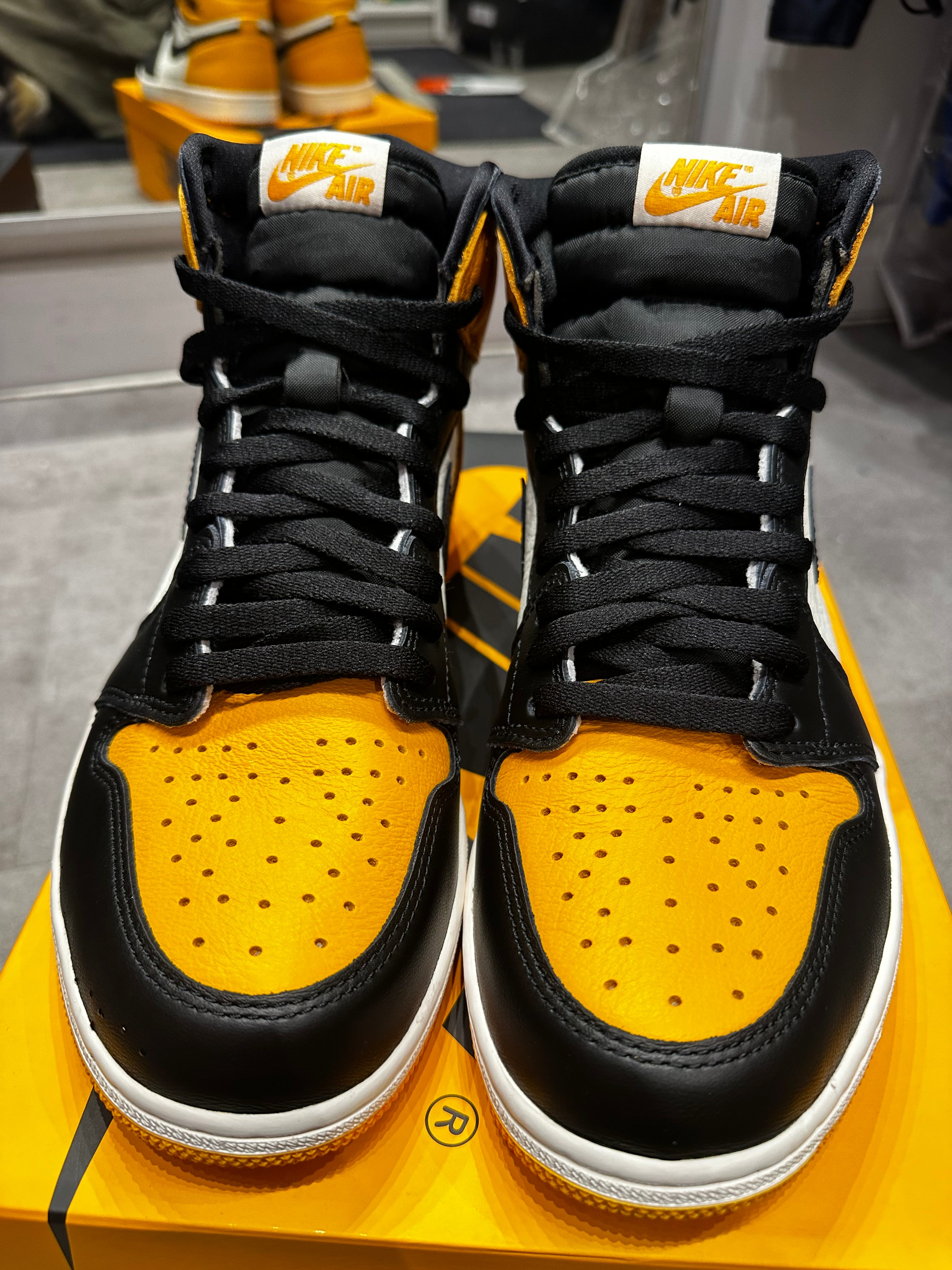 Jordan 1 Retro High Taxi (Preowned Size 10.5)