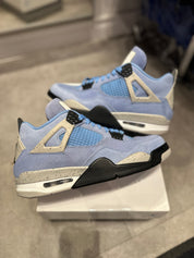 Jordan 4 Retro University Blue (Preowned Size 9)