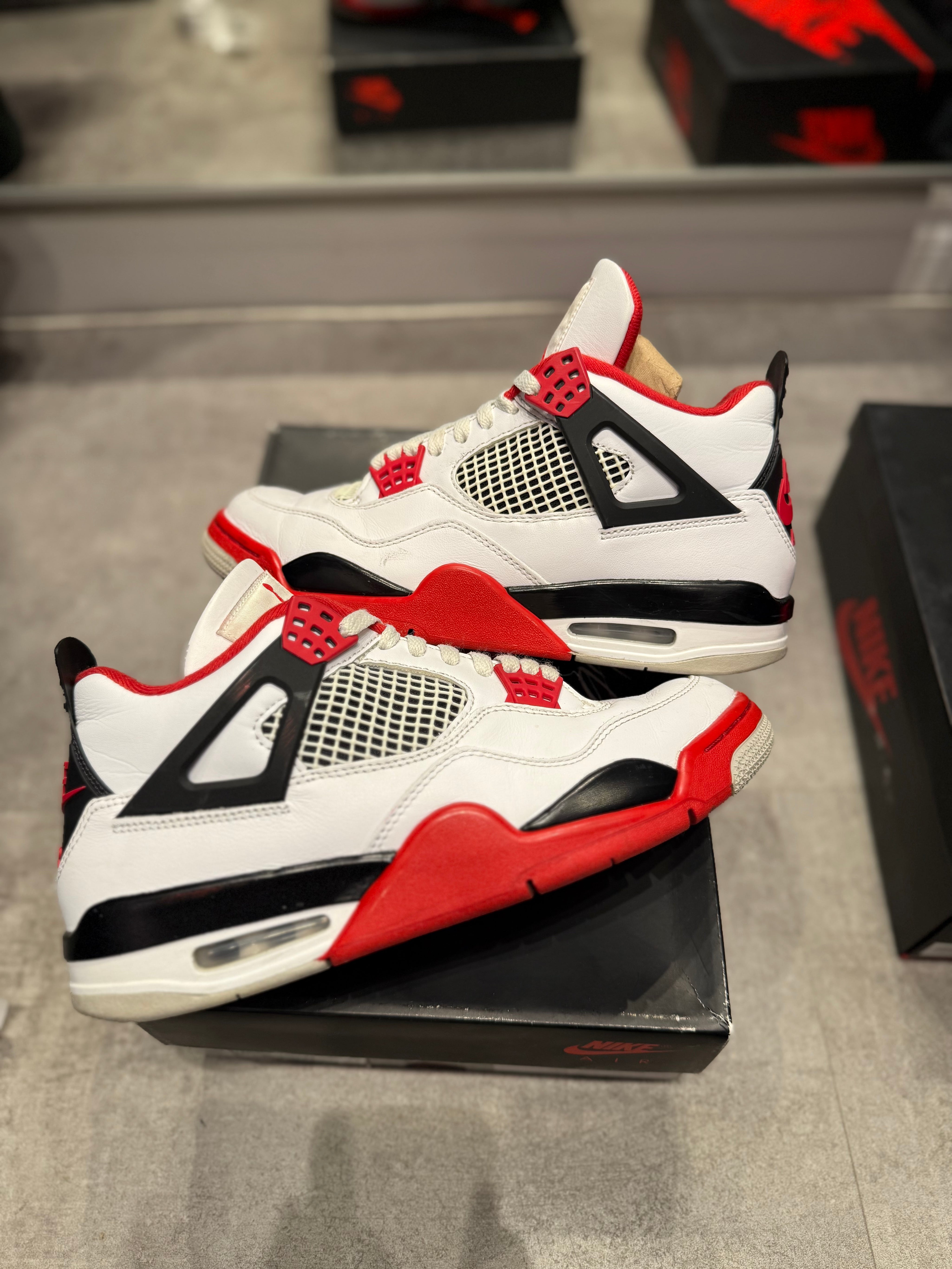 Jordan 4 Retro Fire Red (2020) (Preowned Size 9)