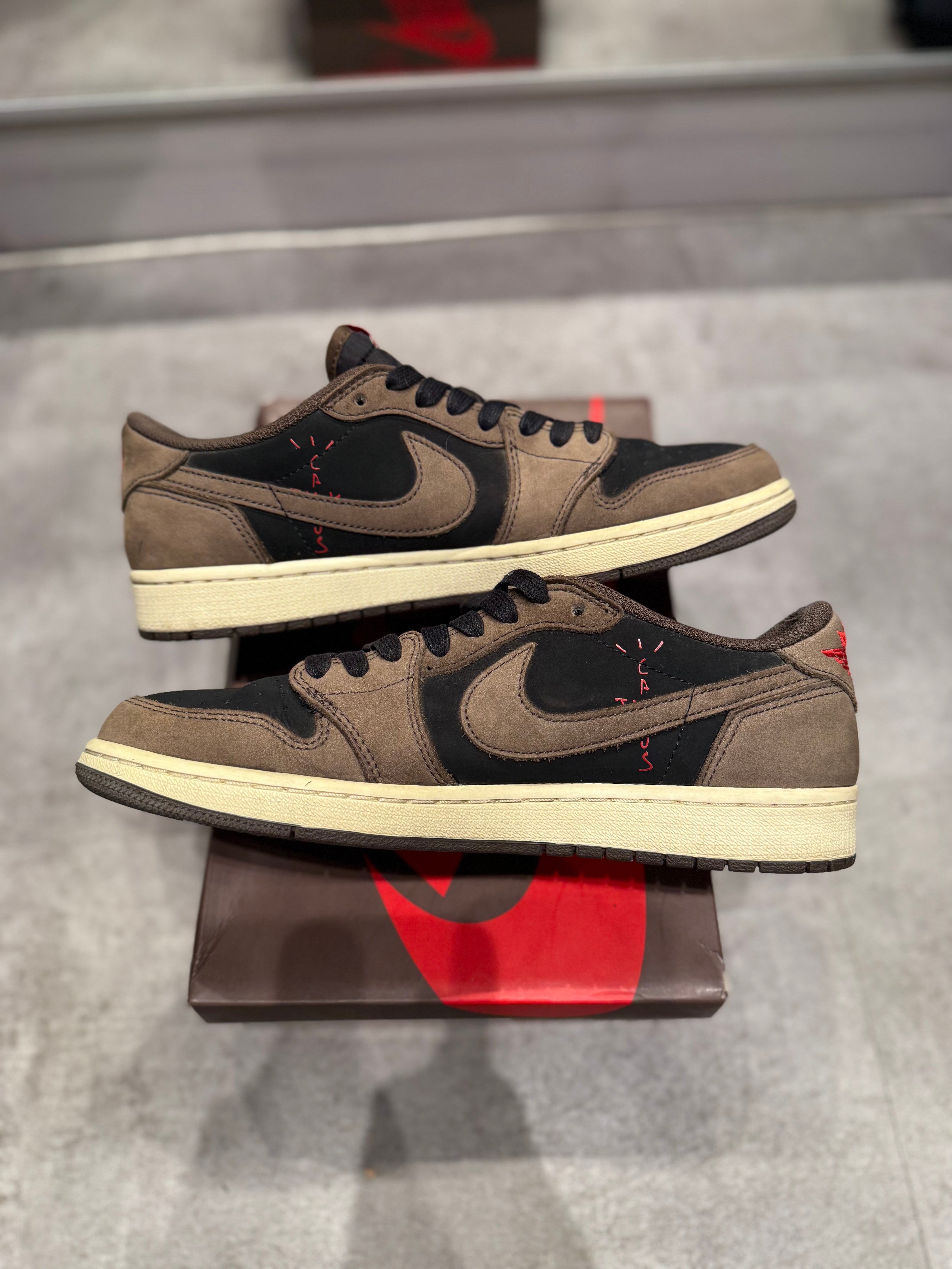 Air Jordan 1 Retro Low OG SP Travis Scott Mocha (Preowned Size 8.5)