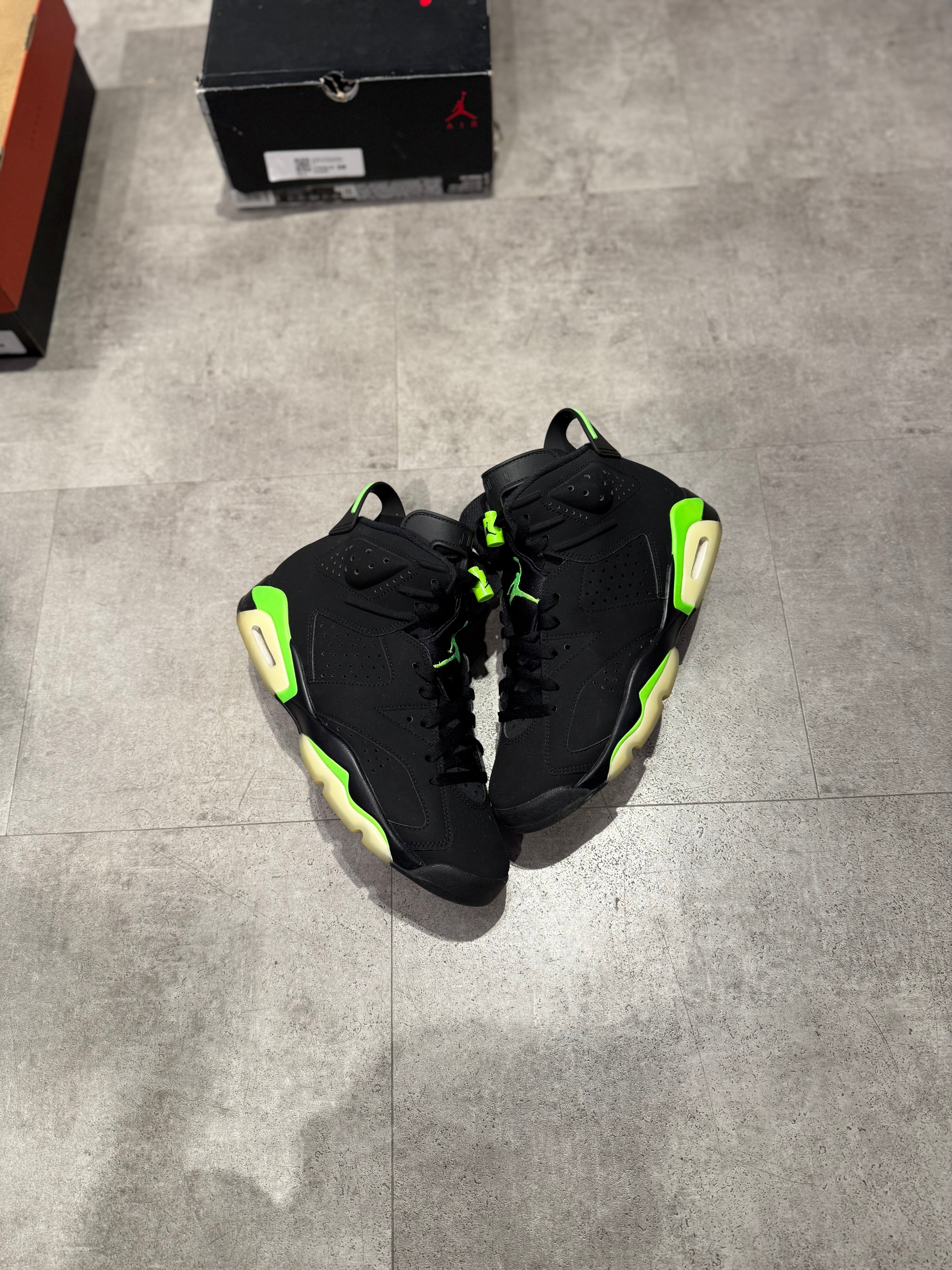 Jordan 6 Retro Electric Green (Preowned Size 9)