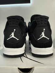 Jordan 4 Retro White Thunder - Pre-Owned Size 10.5
