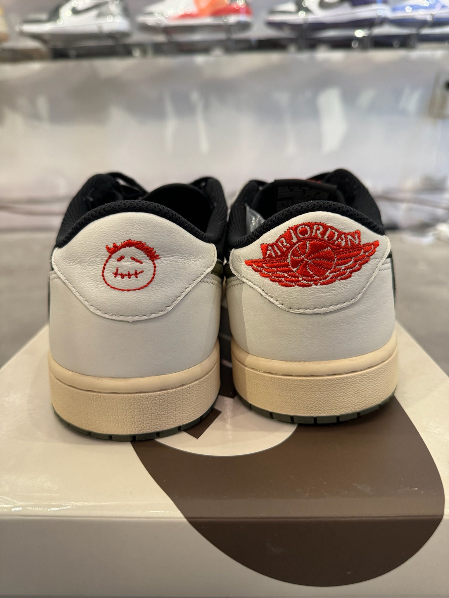 Jordan 1 Retro Low OG SP Travis Scott Olive (W) - Worn Twice Size 10.5M/12W