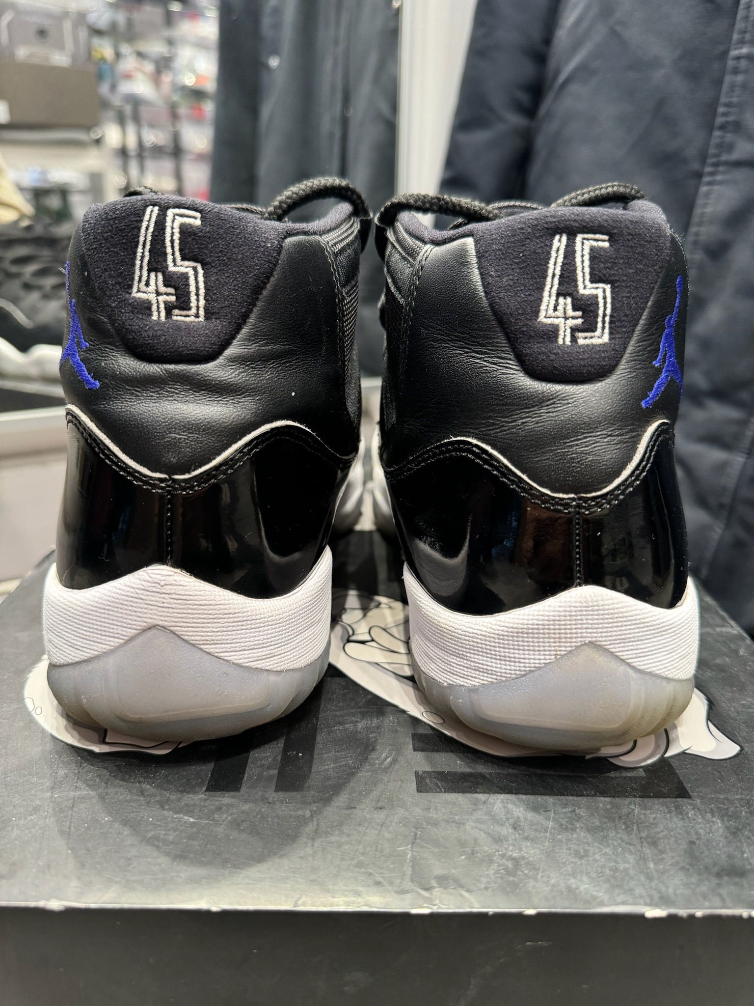 Jordan 11 Retro Space Jam (2016) - Pre-Owned Size 9.5