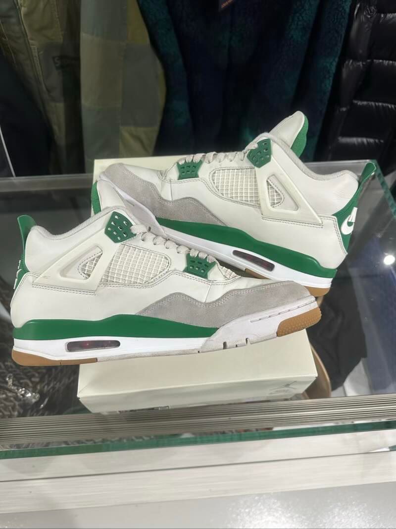 Jordan 4 Retro SB Pine Green - Lightly Pre-Owned Size 11