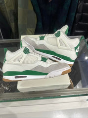 Jordan 4 Retro SB Pine Green - Lightly Pre-Owned Size 11