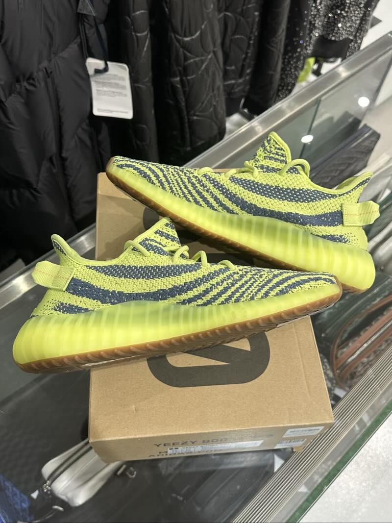adidas Yeezy Boost 350 V2 Semi Frozen Yellow - Pre-Owned Size 10.5M