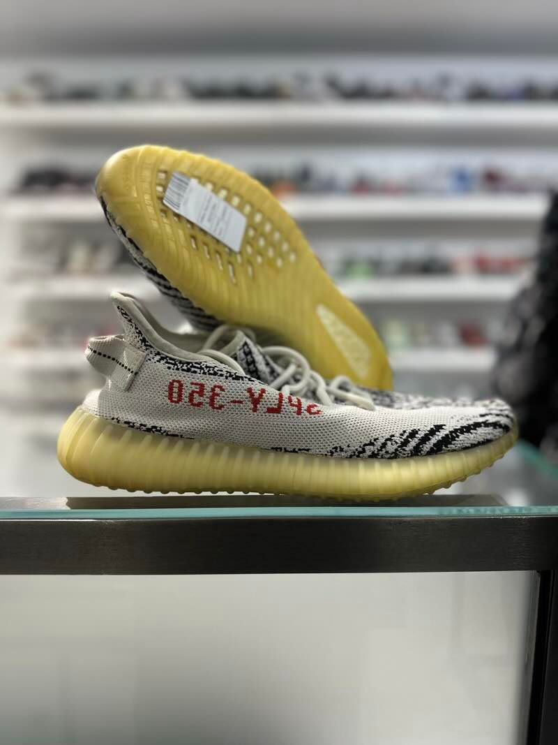 Adidas Yeezy Boost 350 V2 Zebra - Pre-Owned Size 8 (No original box)