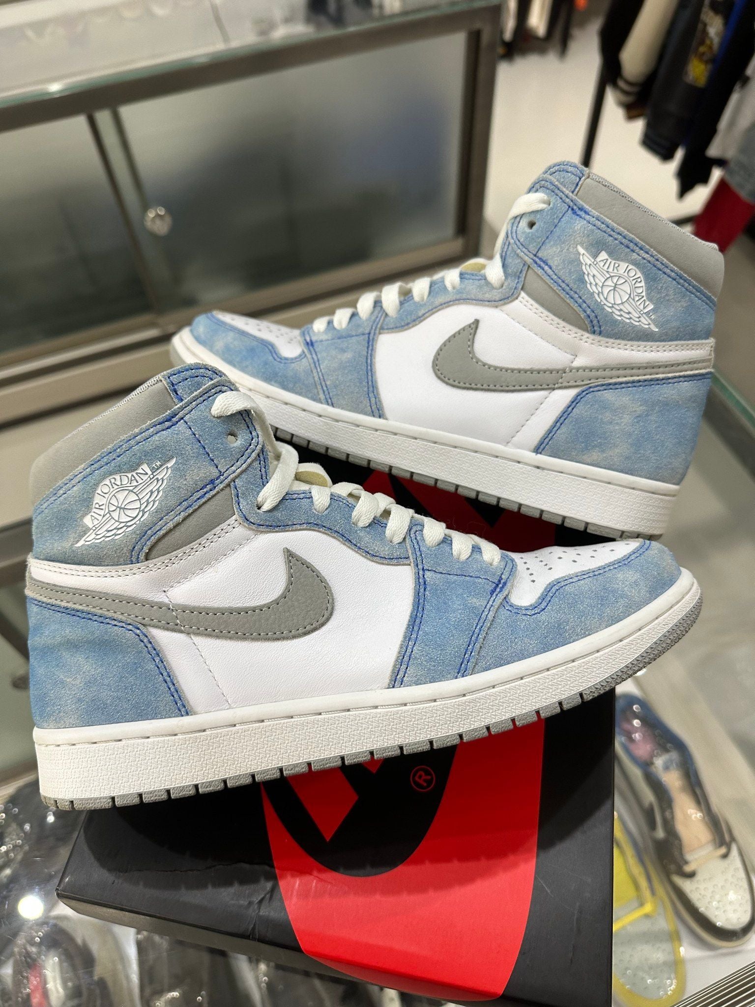 Jordan 1 Retro High Hyper Royal - Pre-Owned Size 8.5