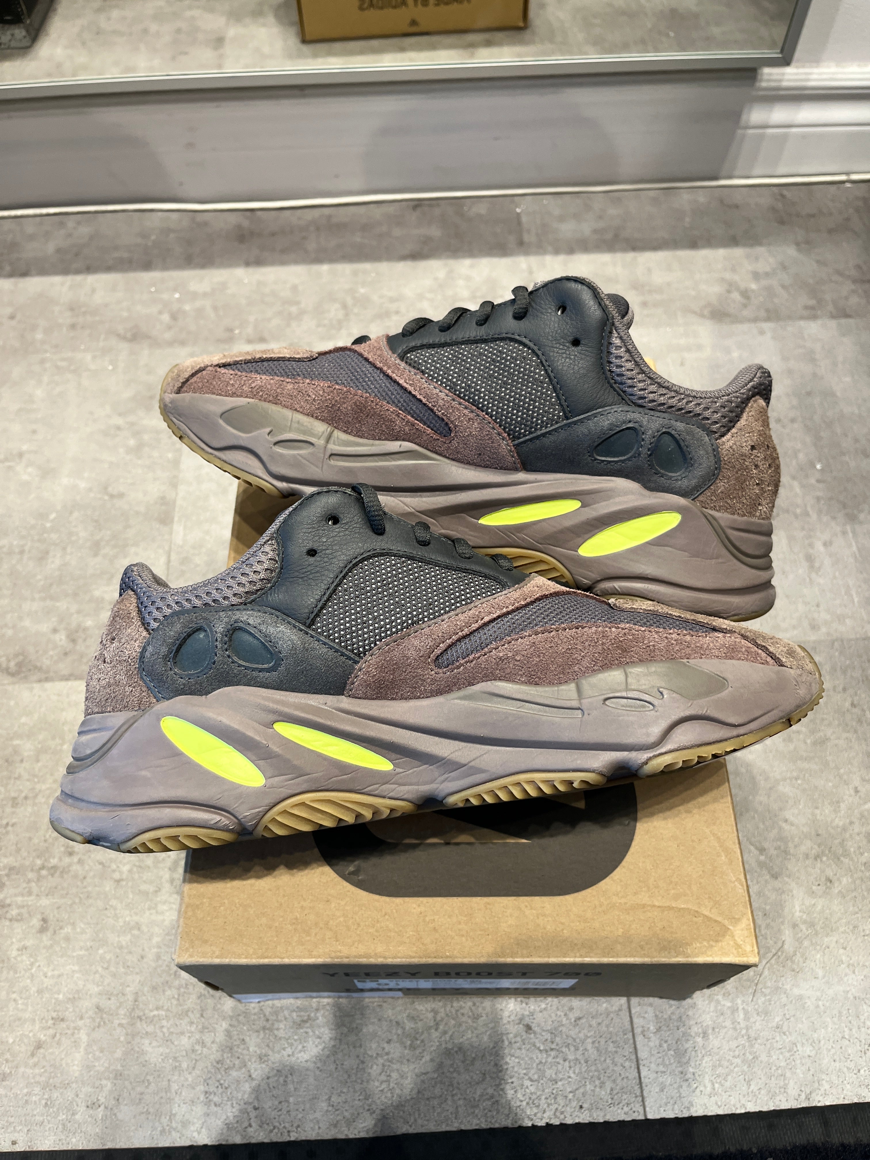 Adidas Yeezy Boost 700 V1 Mauve (Preowned) - Pre-Owned
