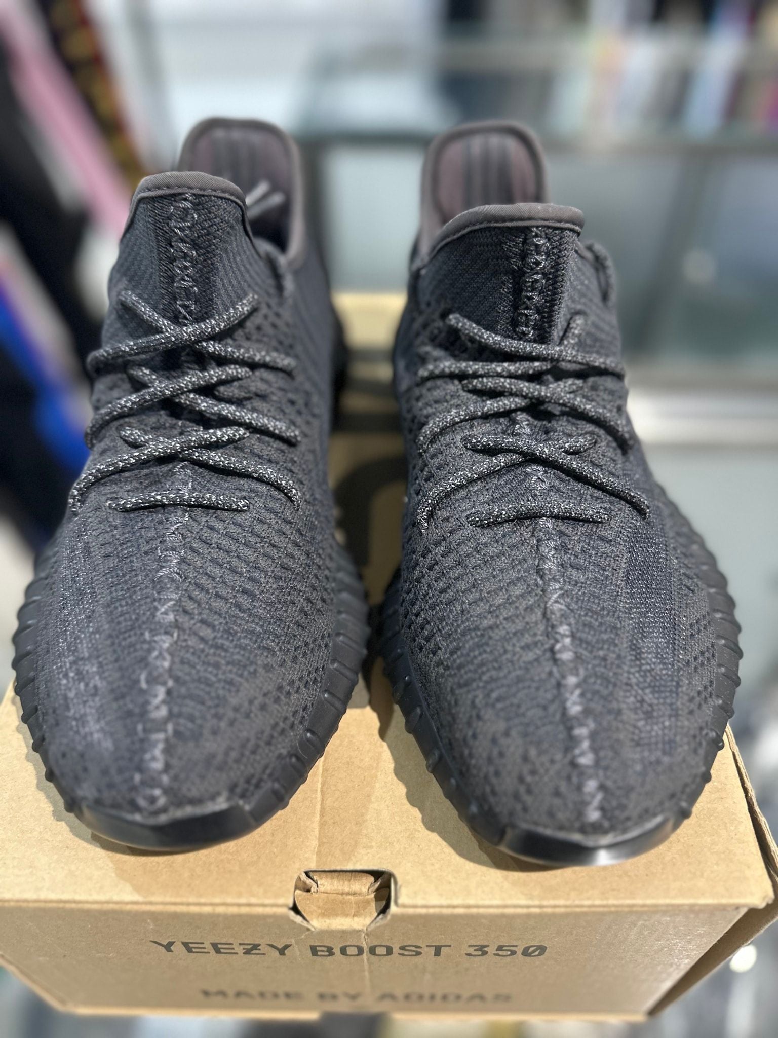 adidas Yeezy Boost 350 V2 Black (Non-Reflective) - Pre-Owned Size 9.5