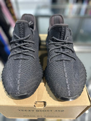 adidas Yeezy Boost 350 V2 Black (Non-Reflective) - Pre-Owned Size 9.5