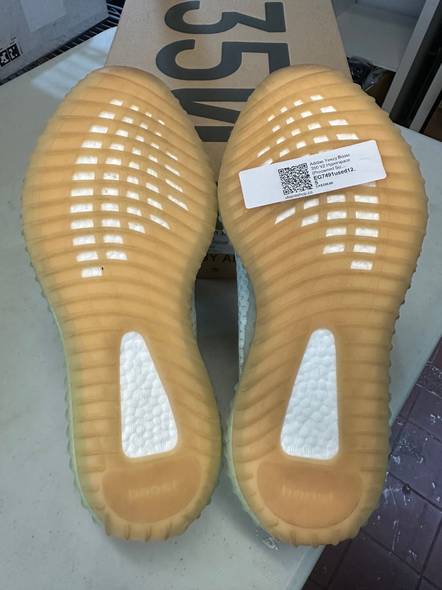 Adidas Yeezy Boost 350 V2 Hyperspace - Pre-Owned Size 12.5