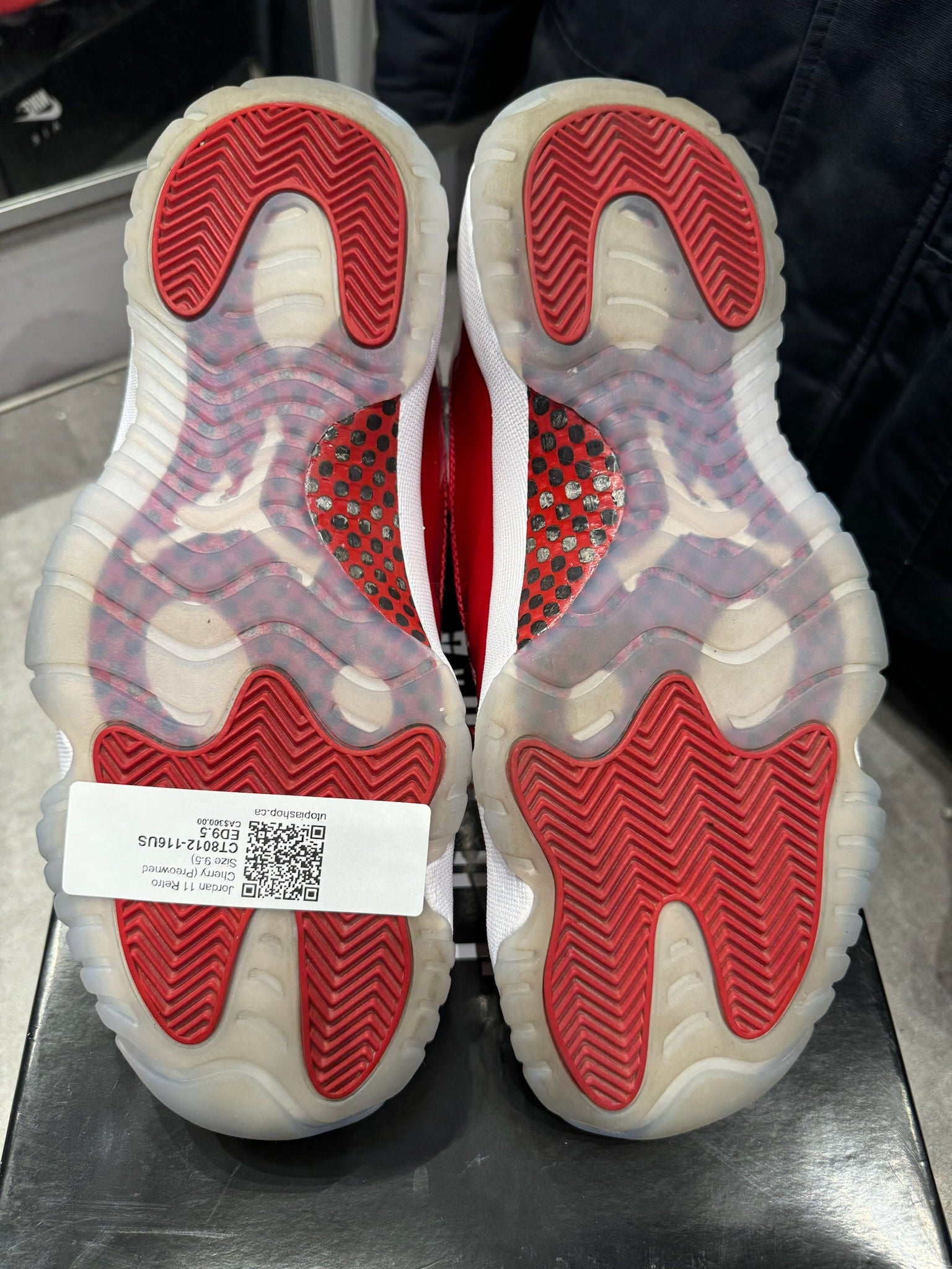 Jordan 11 Retro Cherry - Pre-Owned Size 9.5