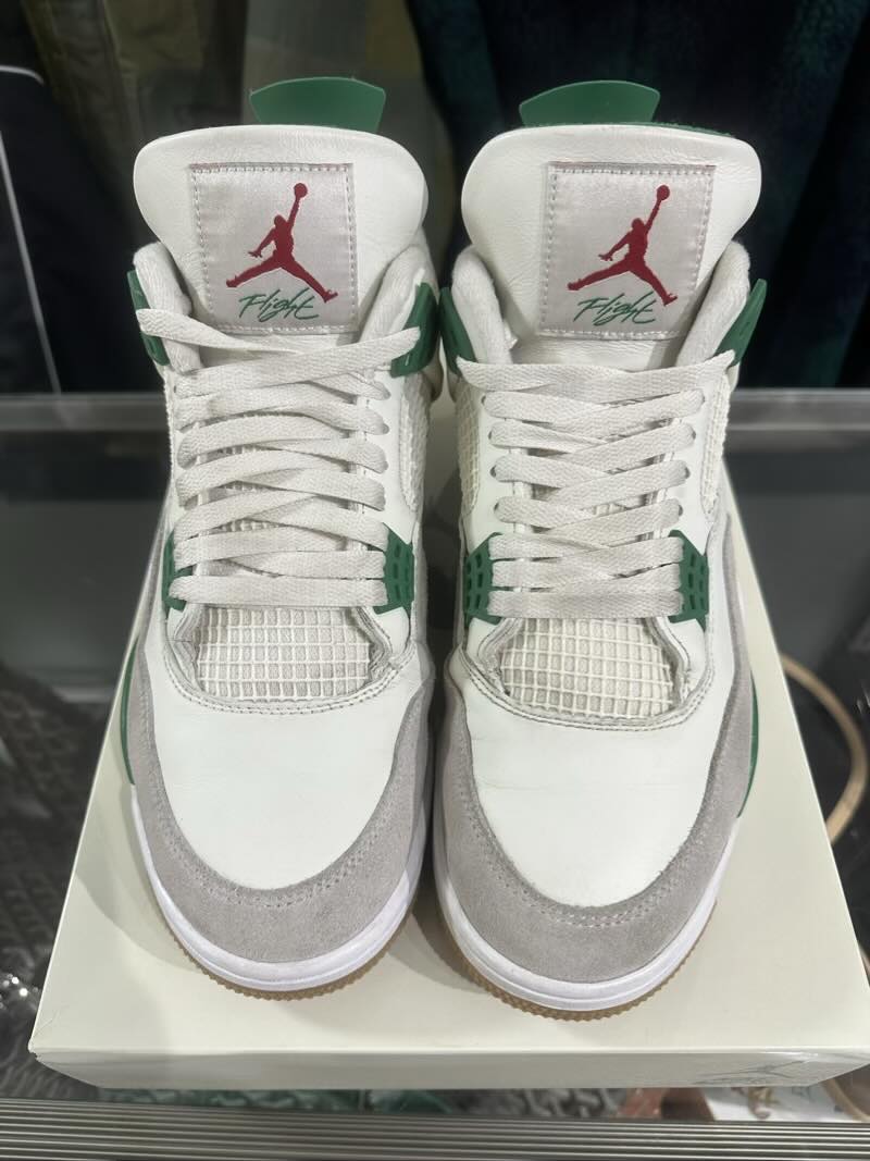 Jordan 4 Retro SB Pine Green - Lightly Pre-Owned Size 11