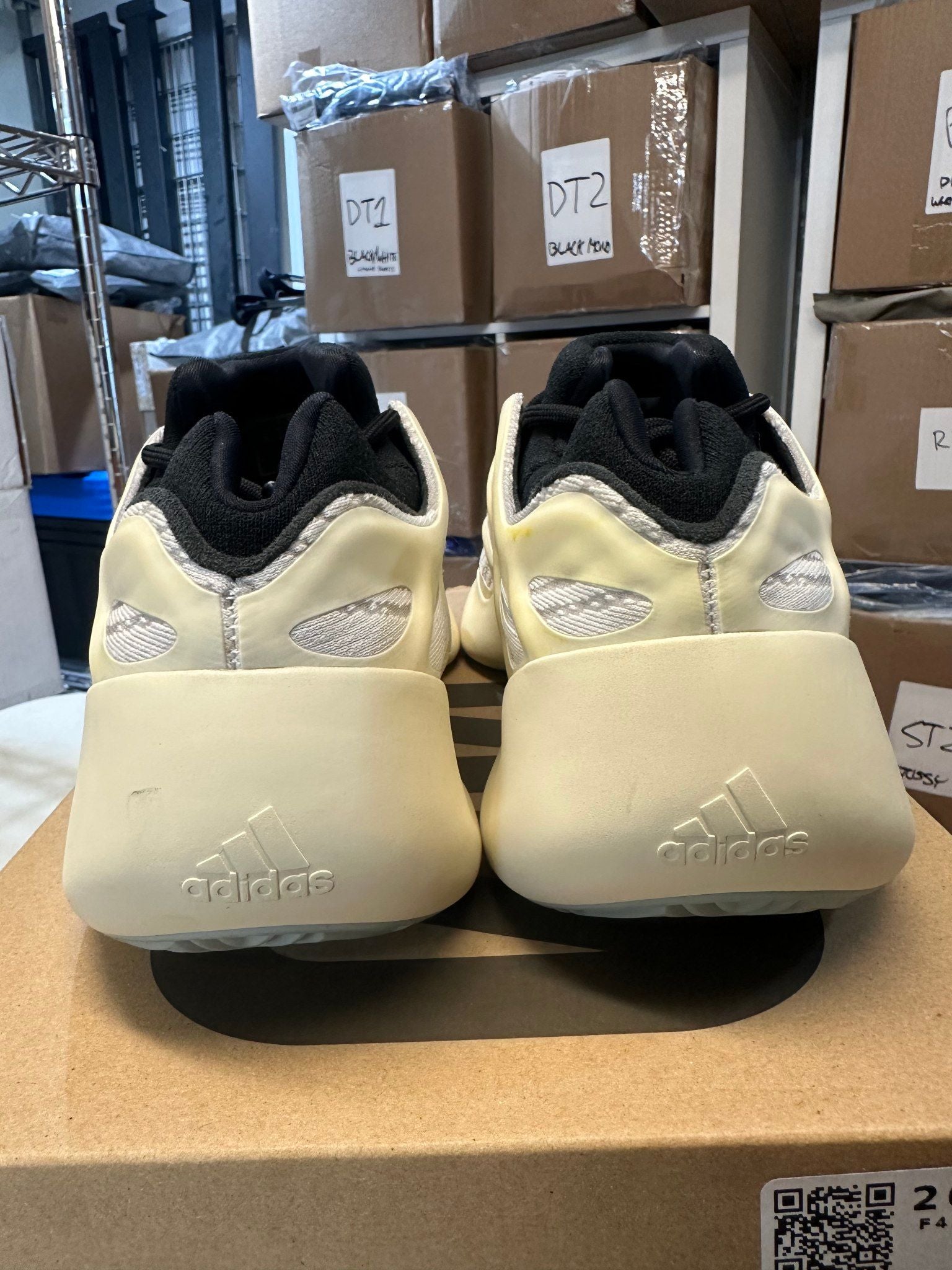 Adidas Yeezy 700 V3 Azael, pre-owned, US Men's 13 – photo 6 of 7