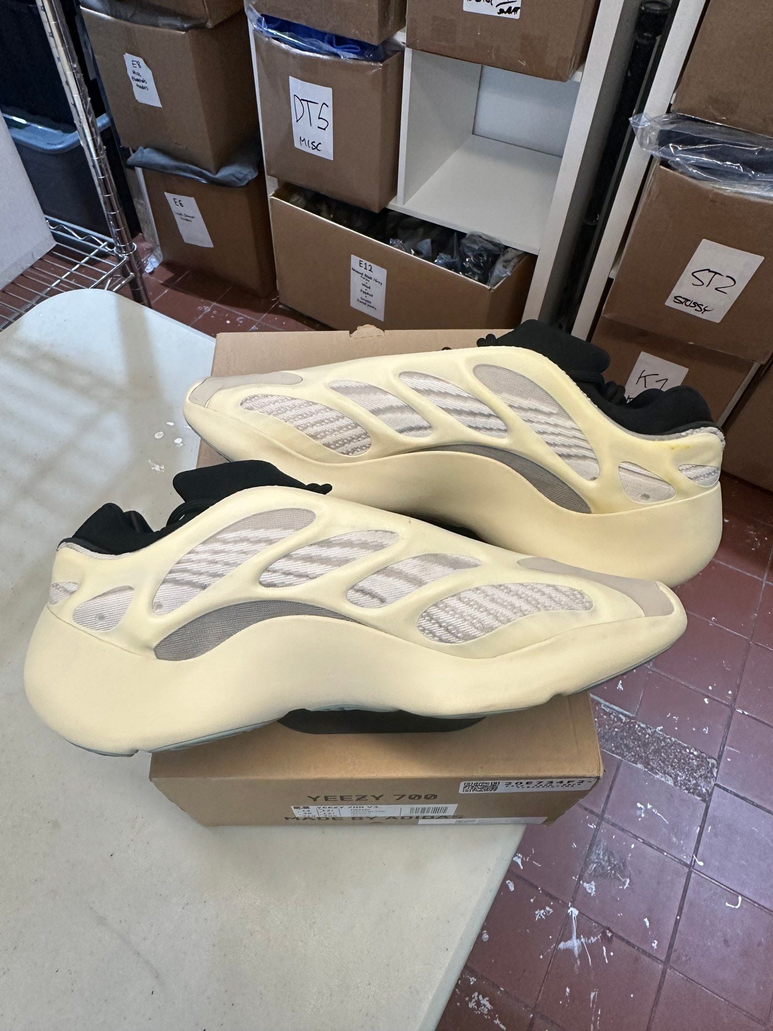 Adidas Yeezy 700 V3 Azael, pre-owned, US Men's 13 – photo 5 of 7