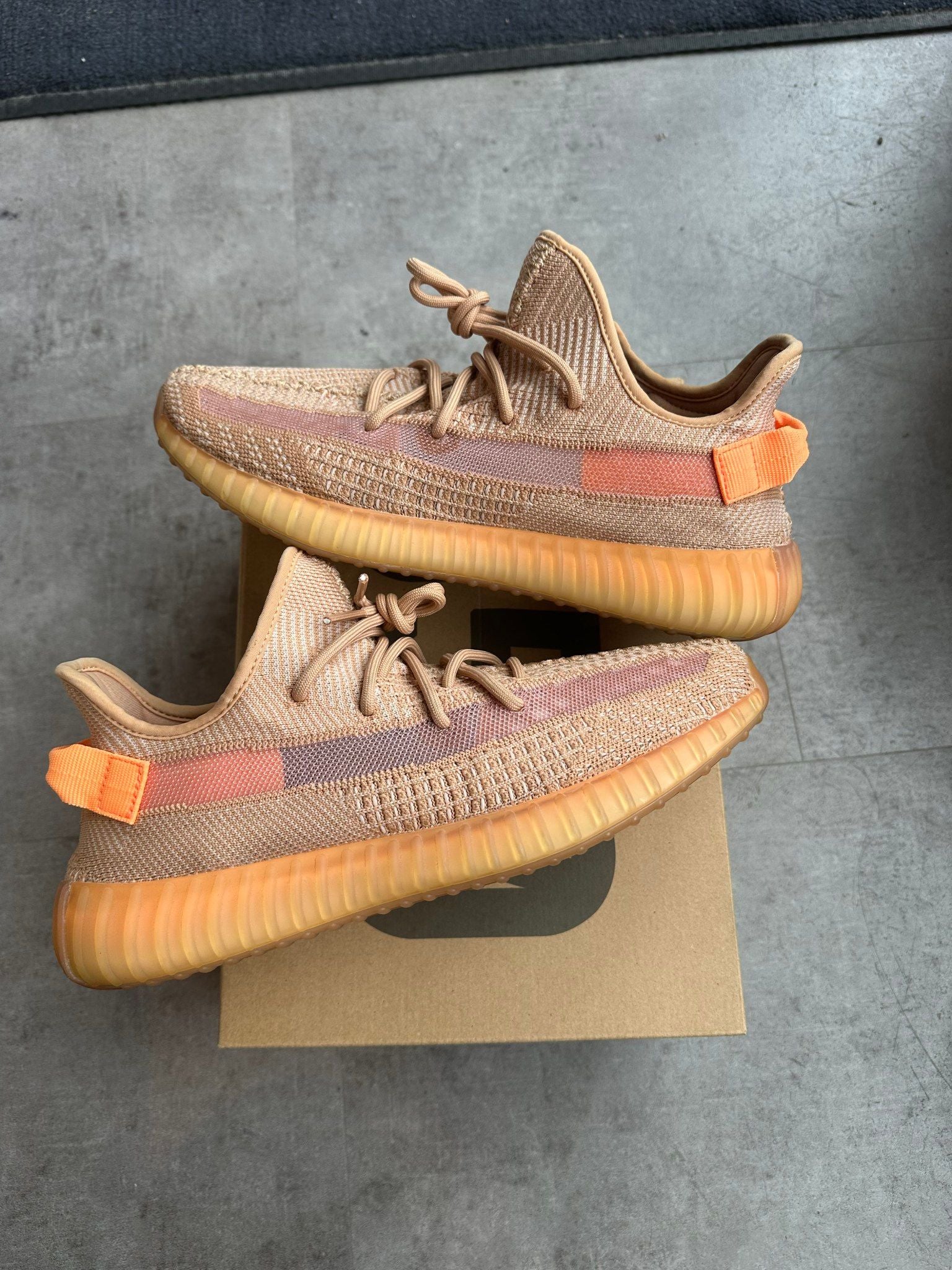 Adidas Yeezy Boost 350 V2 Clay, pre-owned, US Men's 11 – photo 4 of 7
