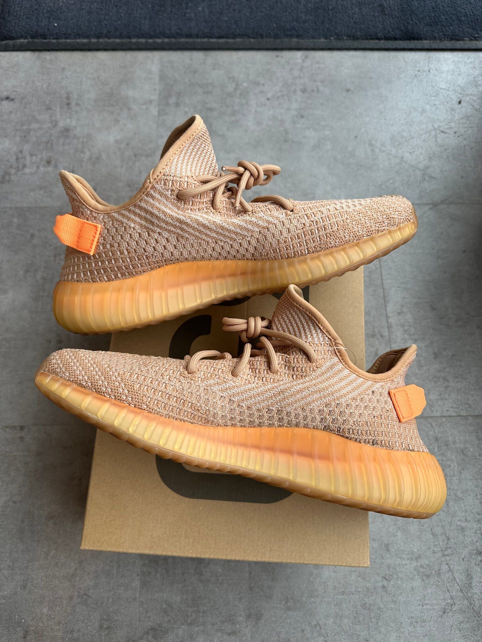 Adidas Yeezy Boost 350 V2 Clay, pre-owned, US Men's 11 – photo 5 of 7