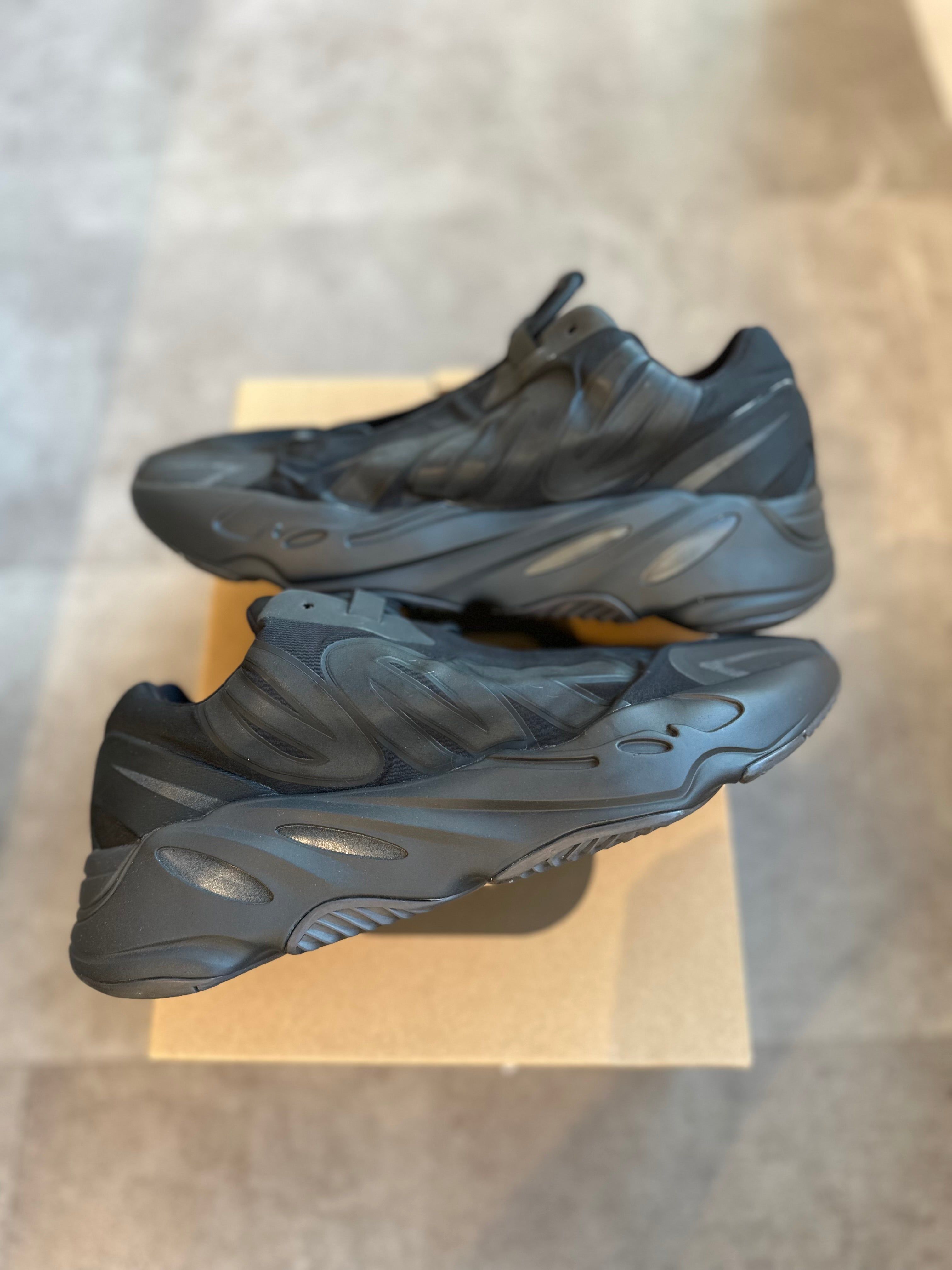 Adidas Yeezy Boost 700 MNVN Triple Black, pre-owned, US Men's 10 – photo 4 of 7