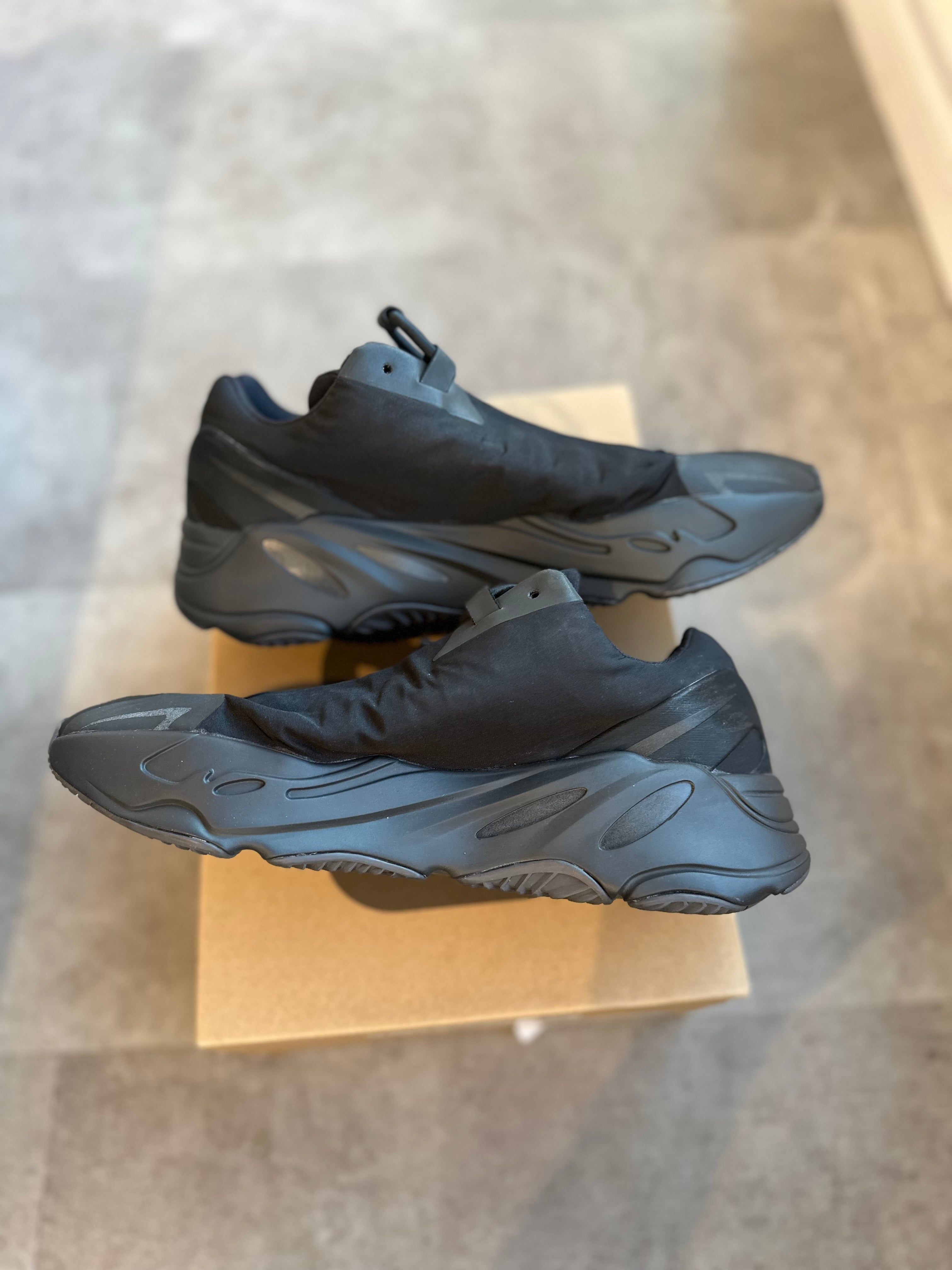 Adidas Yeezy Boost 700 MNVN Triple Black, pre-owned, US Men's 10 – photo 5 of 7