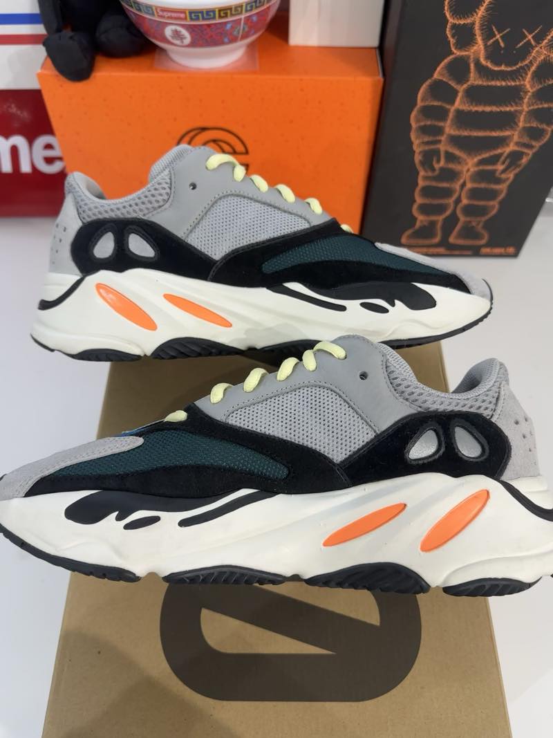 Adidas Yeezy Boost 700 V1 Wave Runner, pre-owned, US Men's 8.5 – photo 5 of 7