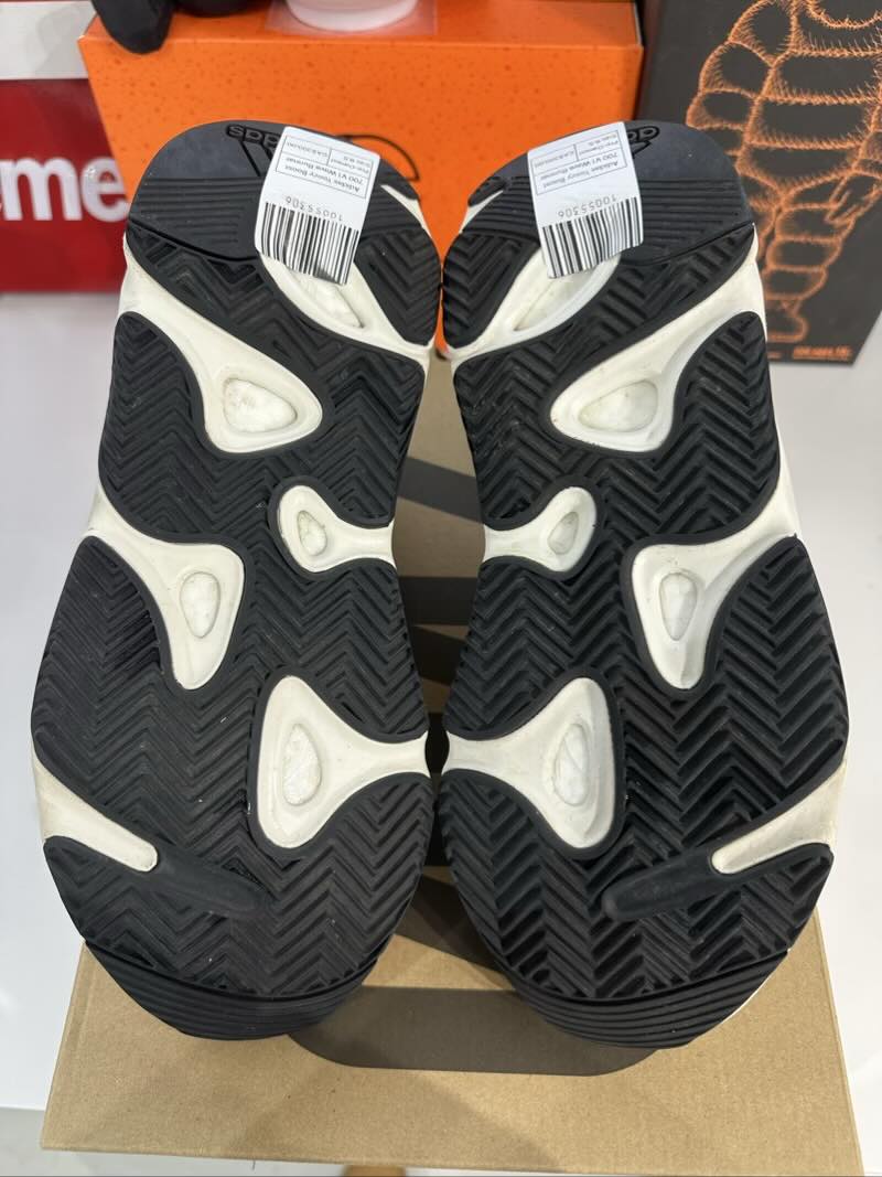 Adidas Yeezy Boost 700 V1 Wave Runner, pre-owned, US Men's 8.5 – photo 7 of 7