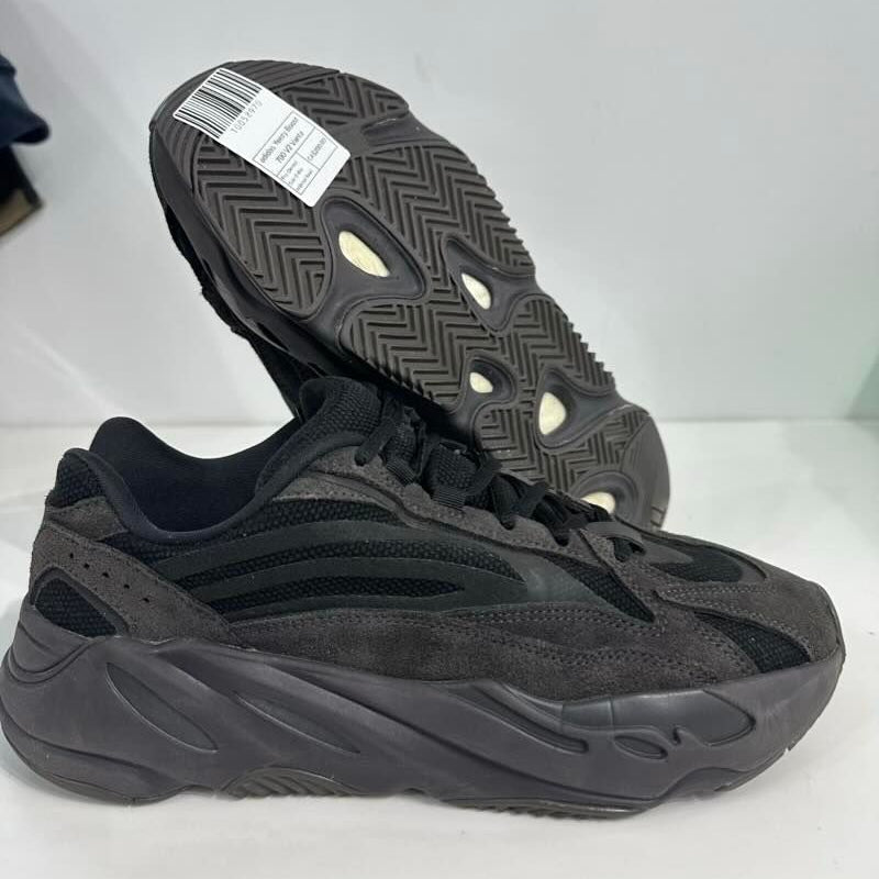 adidas Yeezy Boost 700 V2 Vanta, pre-owned, US Men's 9 – photo 2 of 7