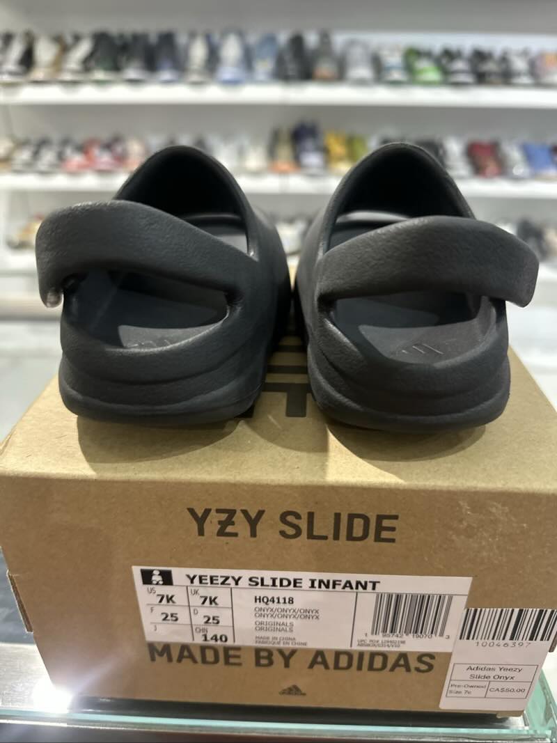 Adidas Yeezy Slide Onyx, pre-owned, US Kids 7 – photo 5 of 6