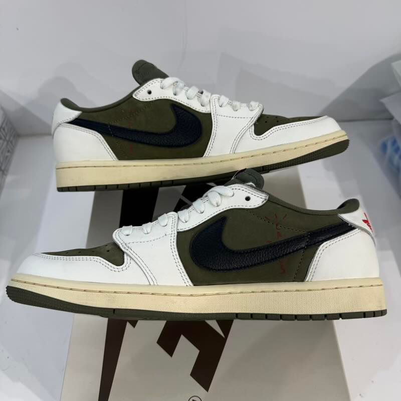 Jordan 1 Retro Low OG SP Travis Scott Medium Olive - Pre-Owned Size 10