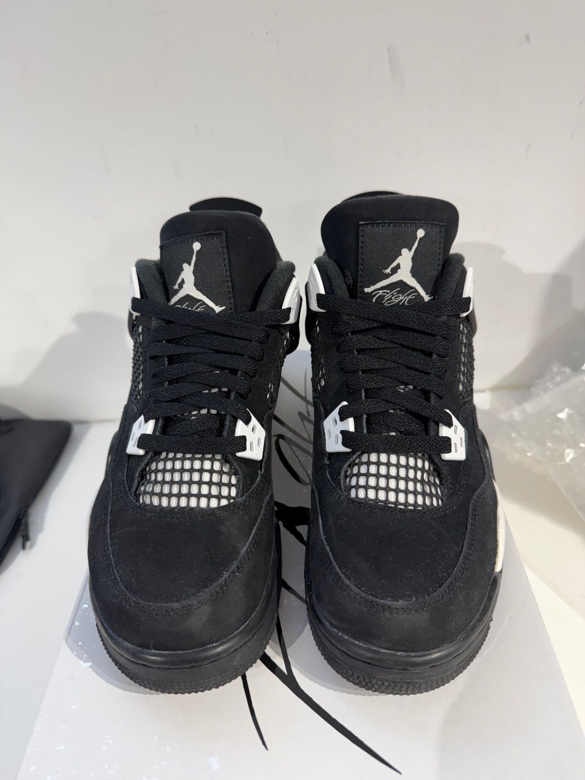 Jordan 4 Retro White Thunder (GS) - Pre-Owned Size 6.5Y