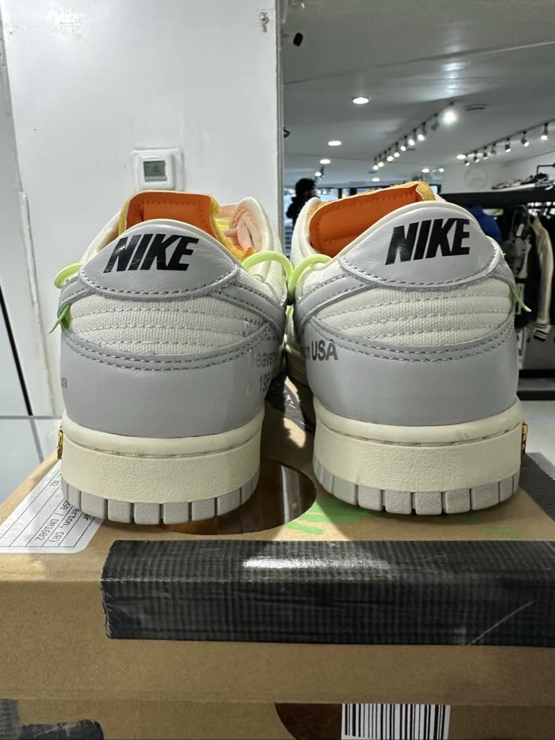 Nike Dunk Low Off-White Lot 43 - Pre-Owned Size 9