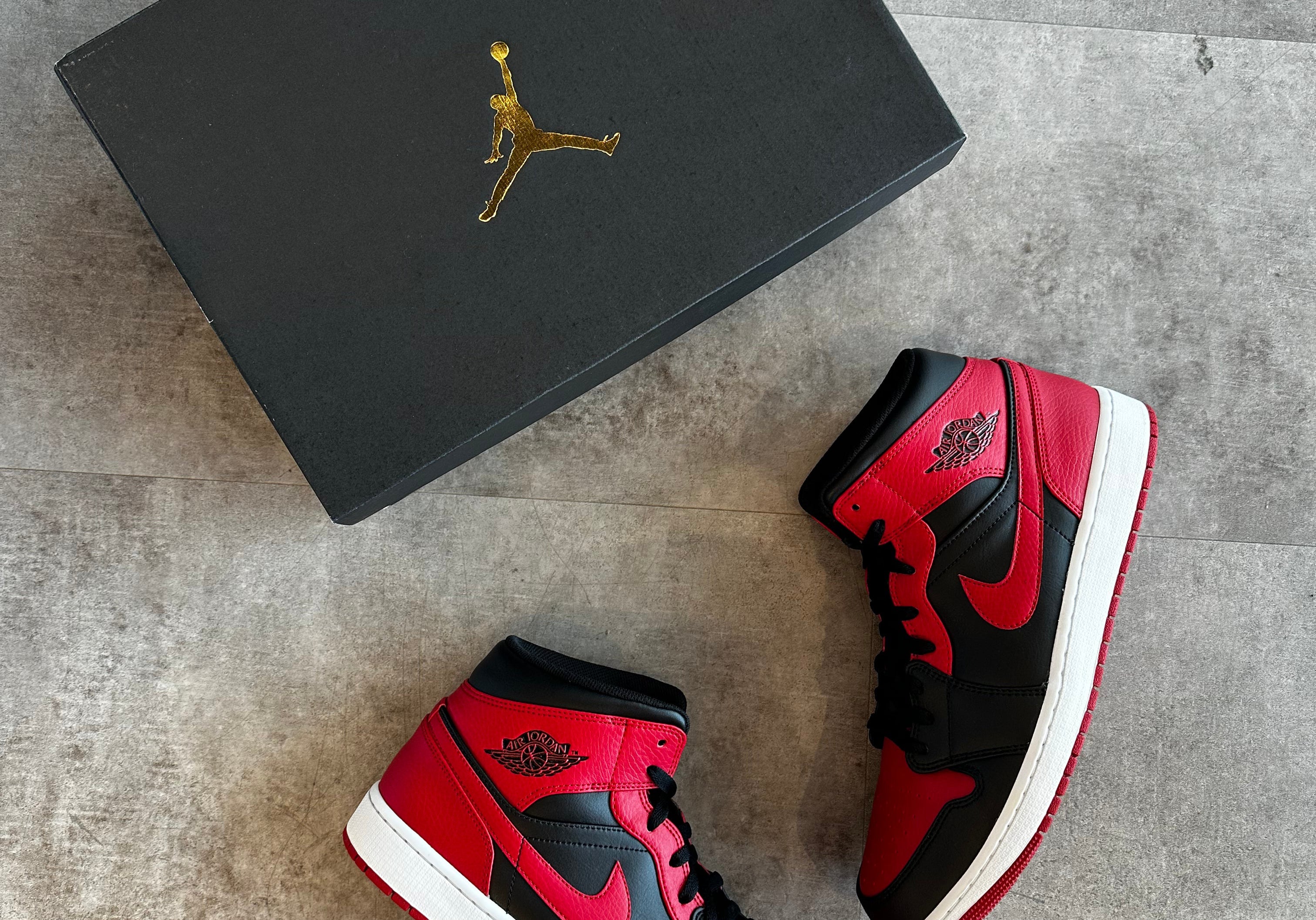 Jordan 1 Mid Banned (Preowned)