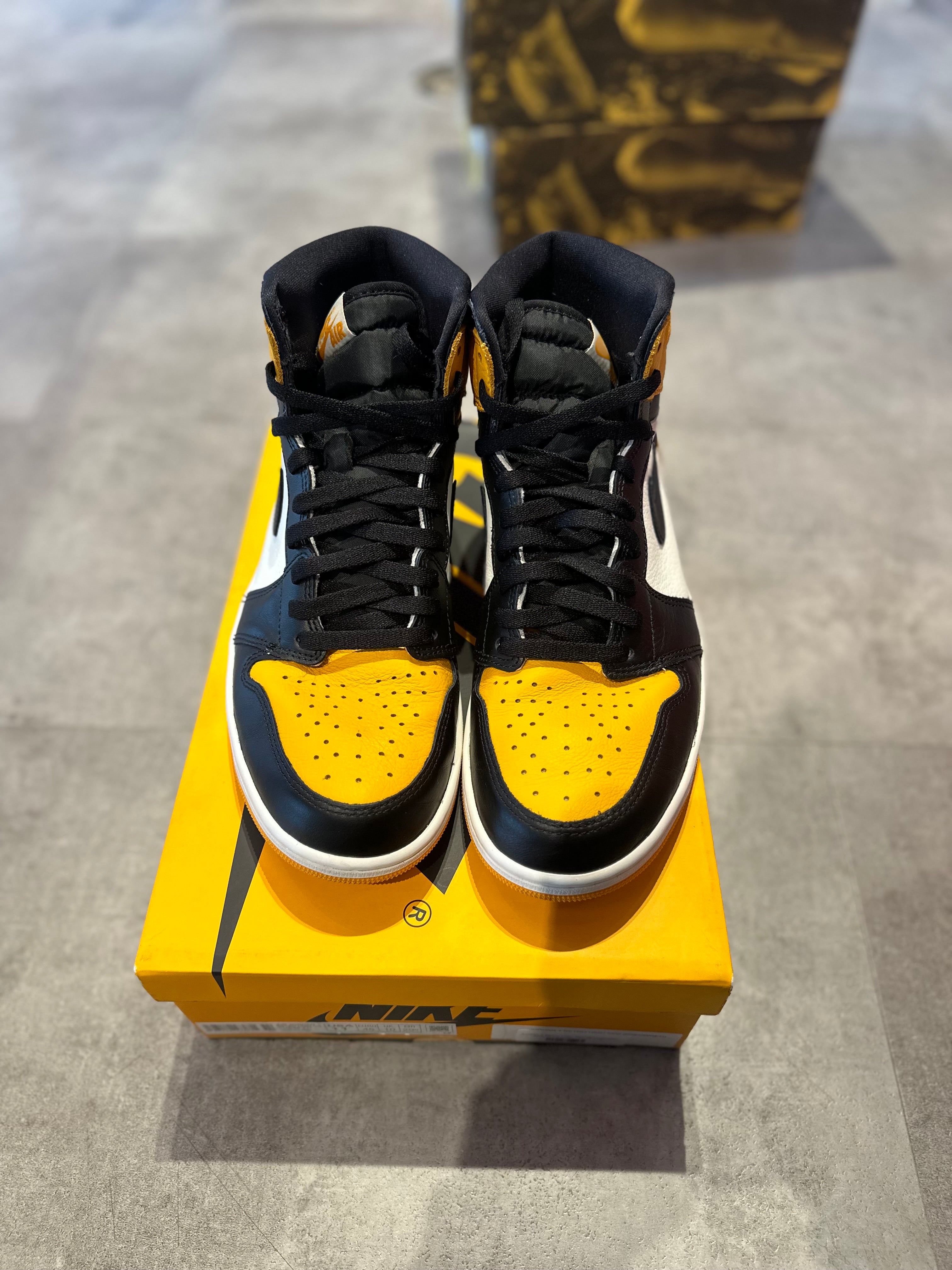 Jordan 1 Retro High Taxi (Preowned Size 11)