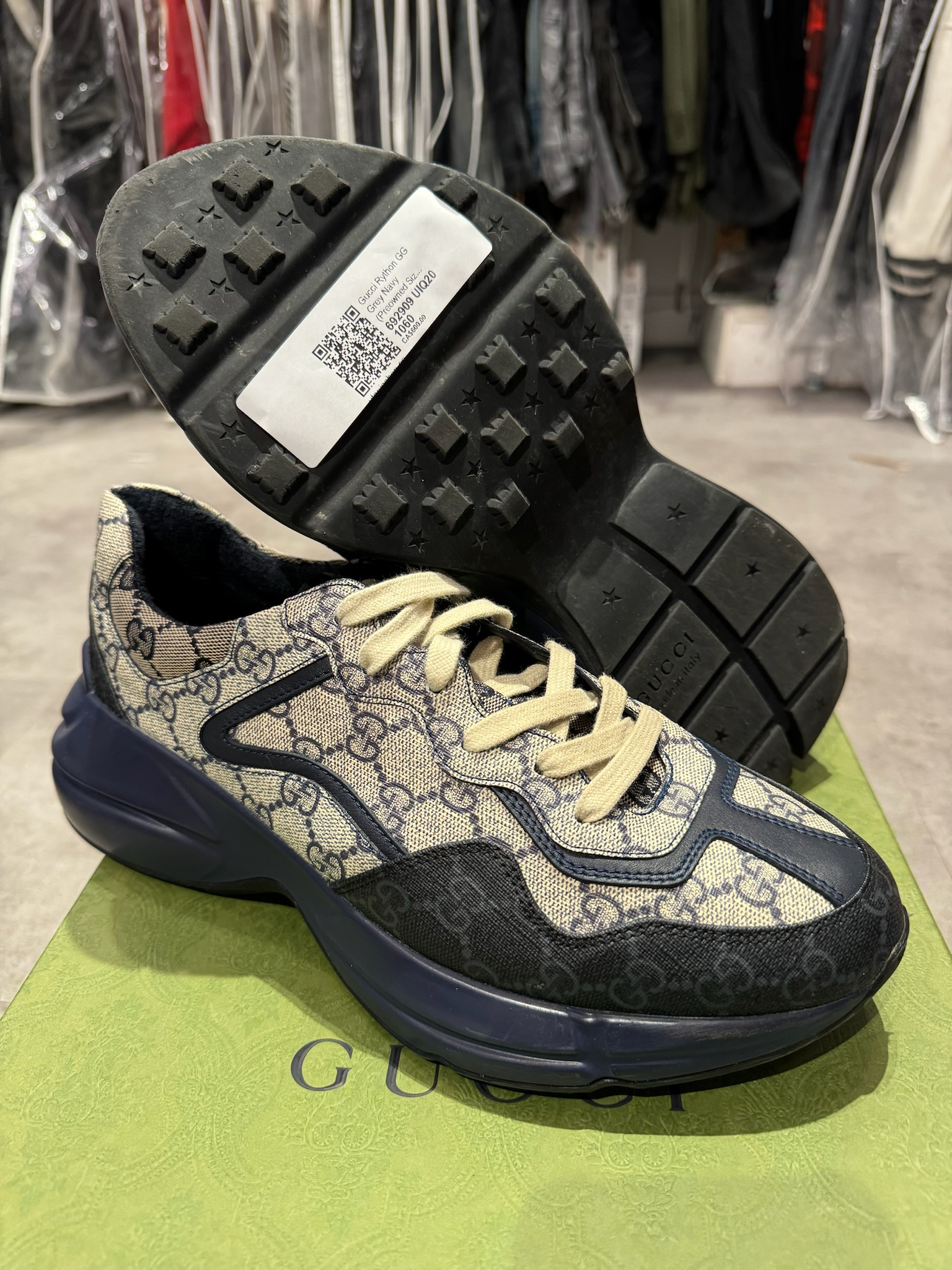 Gucci Rython GG Grey Navy (Preowned Size Gucci 9)