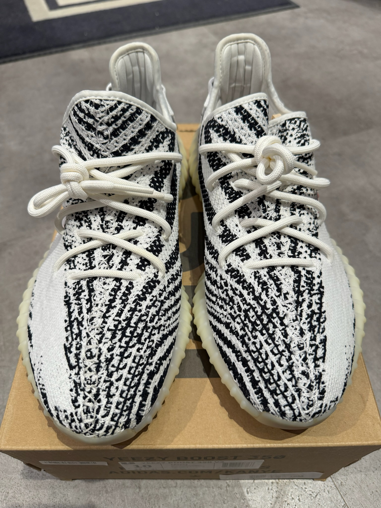 Adidas Yeezy Boost 350 V2 Zebra (Preowned Size 10)